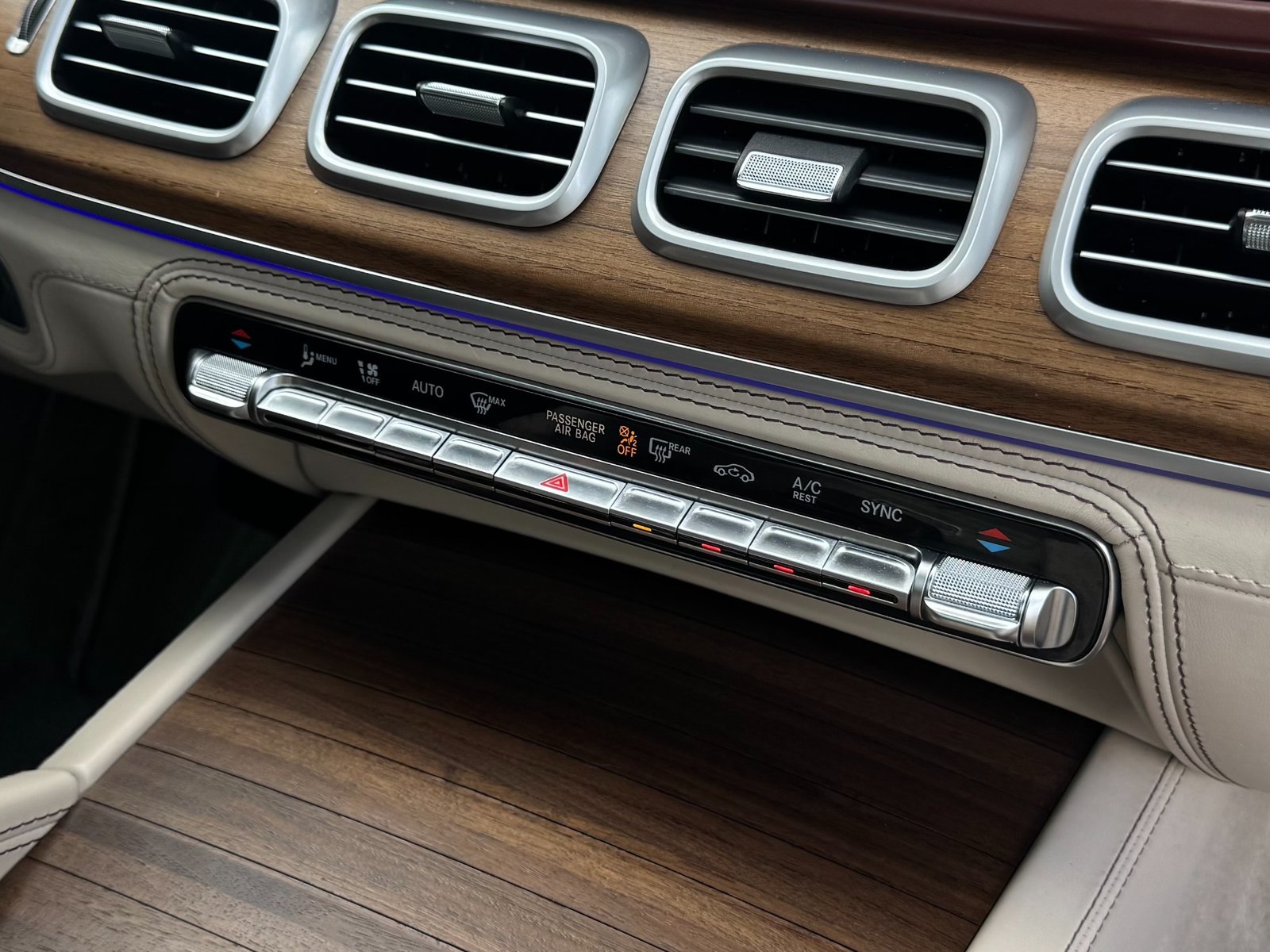 
								2023 Mercedes-Benz GLS 600 Maybach 4MATIC full									