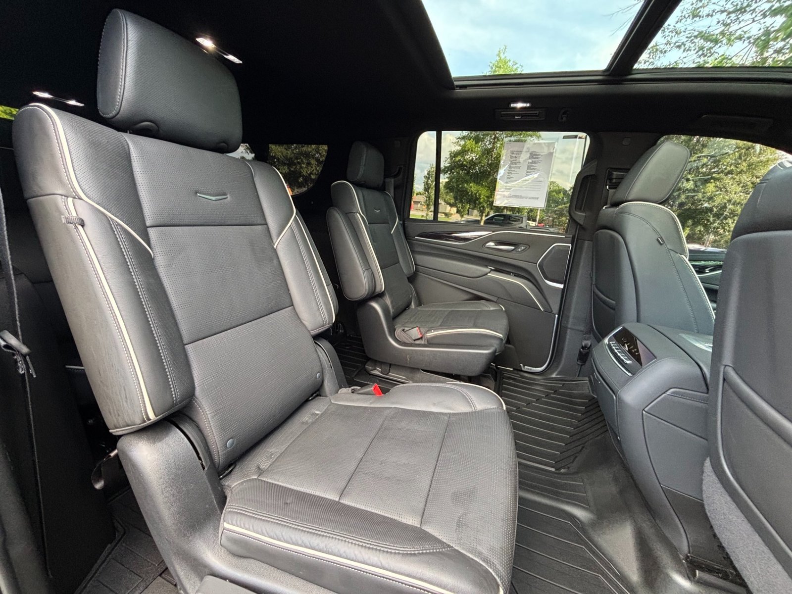
								2022 Cadillac Escalade ESV full									