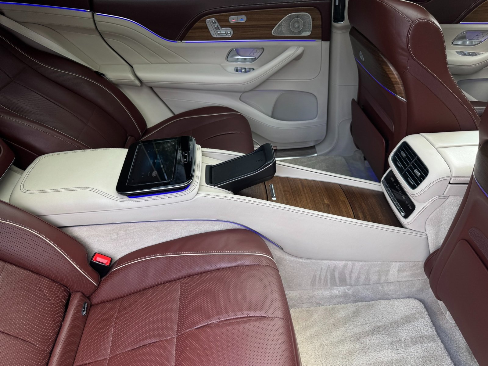 
								2023 Mercedes-Benz GLS 600 Maybach 4MATIC full									