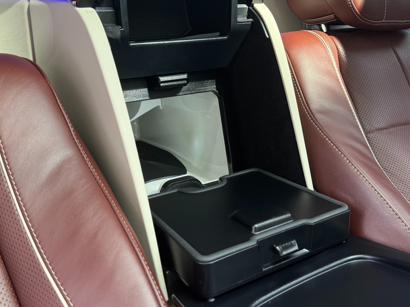
								2023 Mercedes-Benz GLS 600 Maybach 4MATIC full									