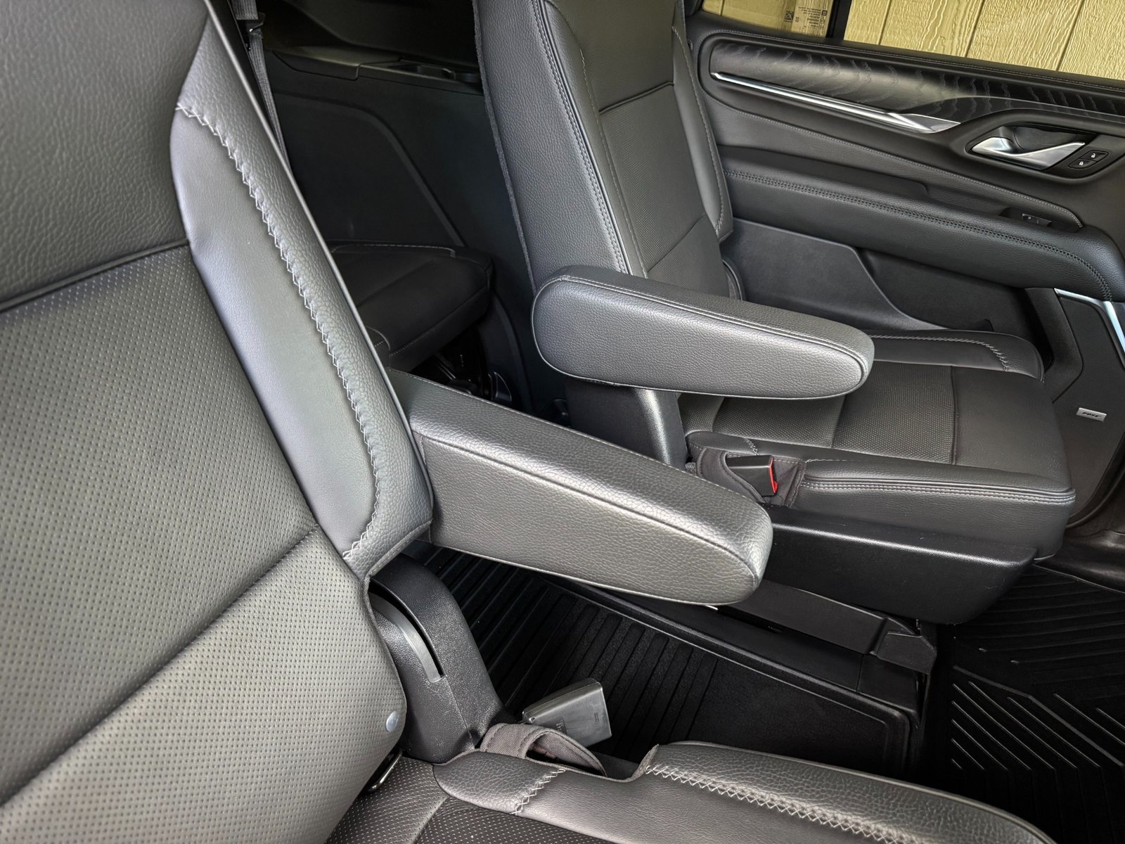
								2022 GMC Yukon Denali full									