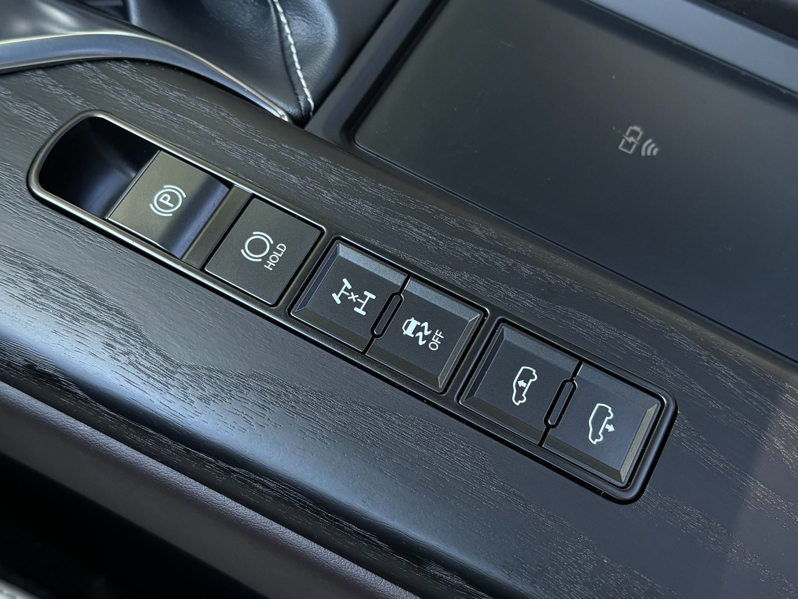 
								2022 Lexus LX 600 full									