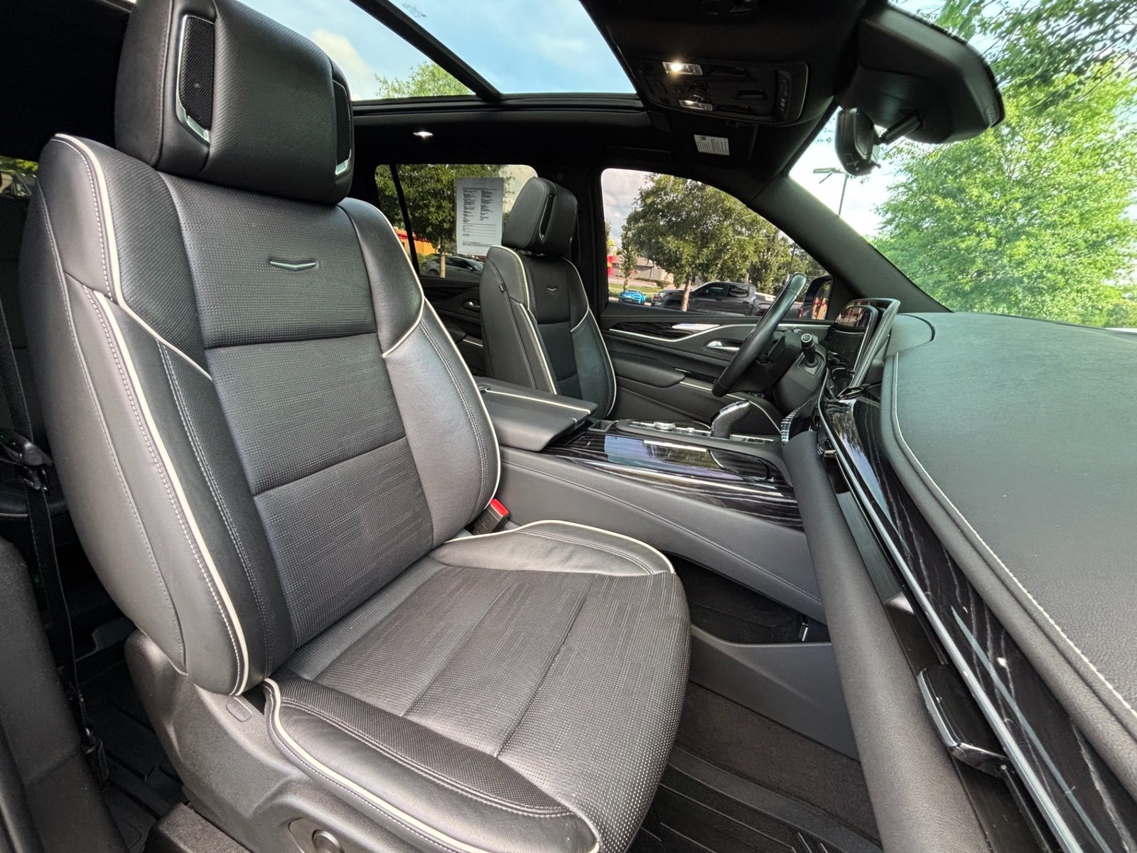 
								2022 Cadillac Escalade ESV full									