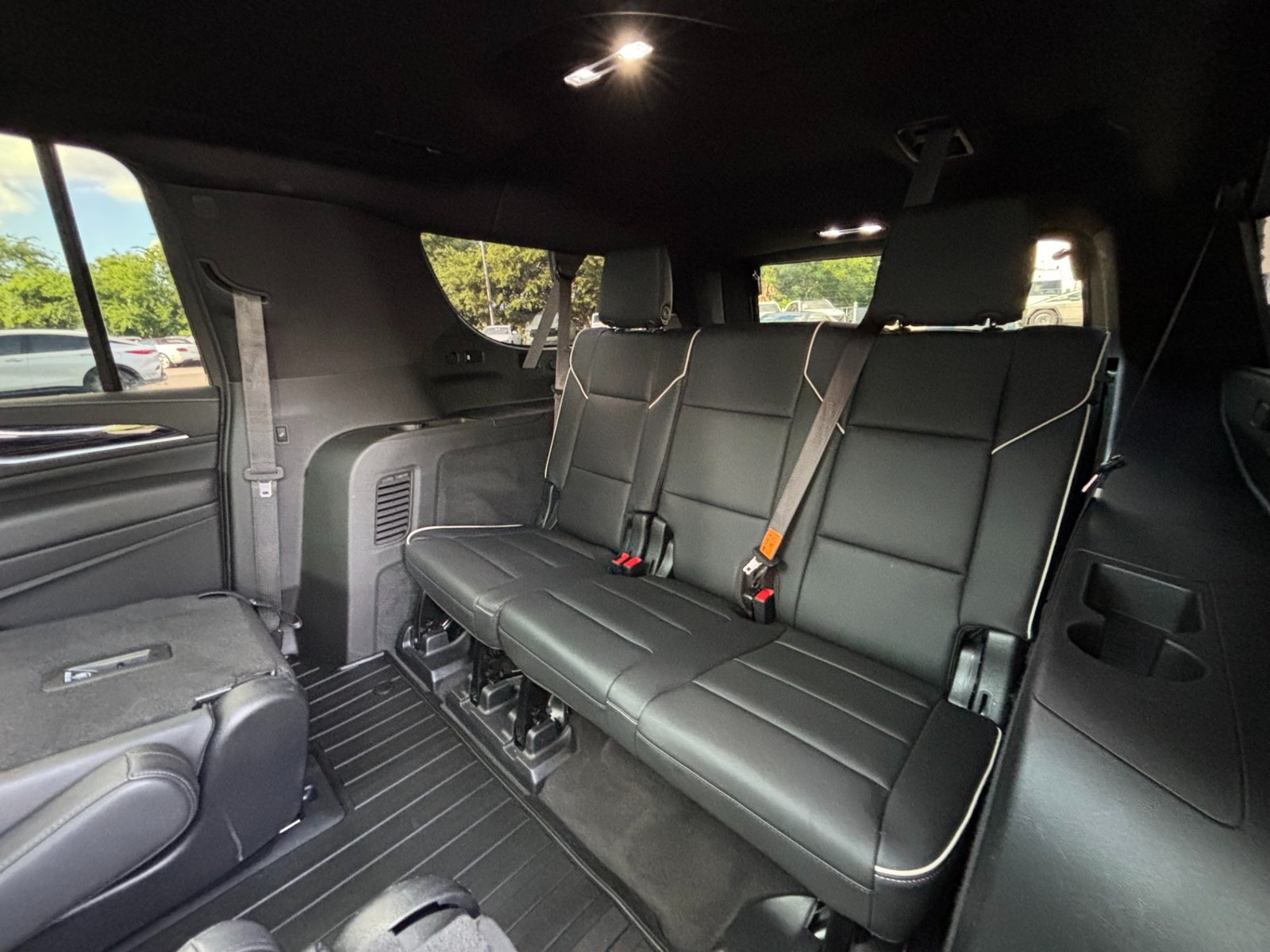 
								2022 Cadillac Escalade ESV full									