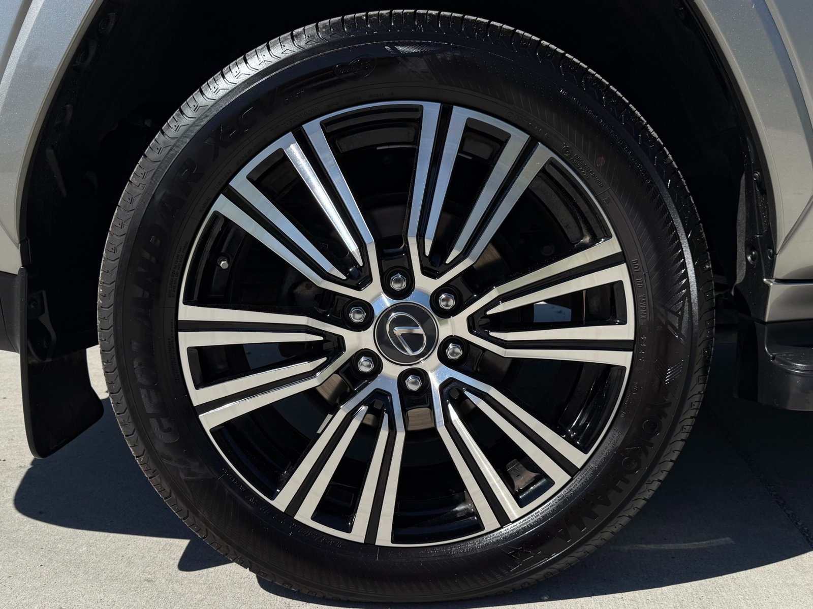 
								2023 Lexus LX 600 full									