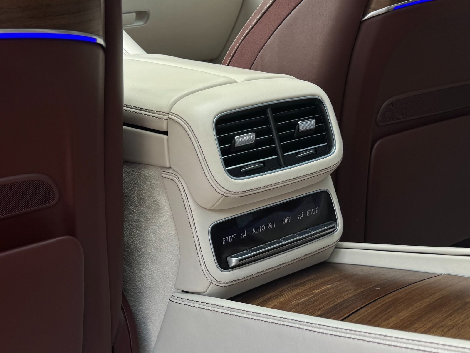 
								2023 Mercedes-Benz GLS 600 Maybach 4MATIC full									