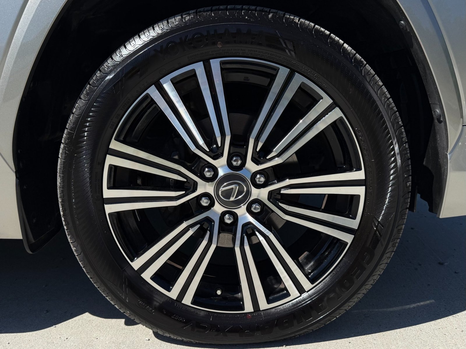 
								2023 Lexus LX 600 full									