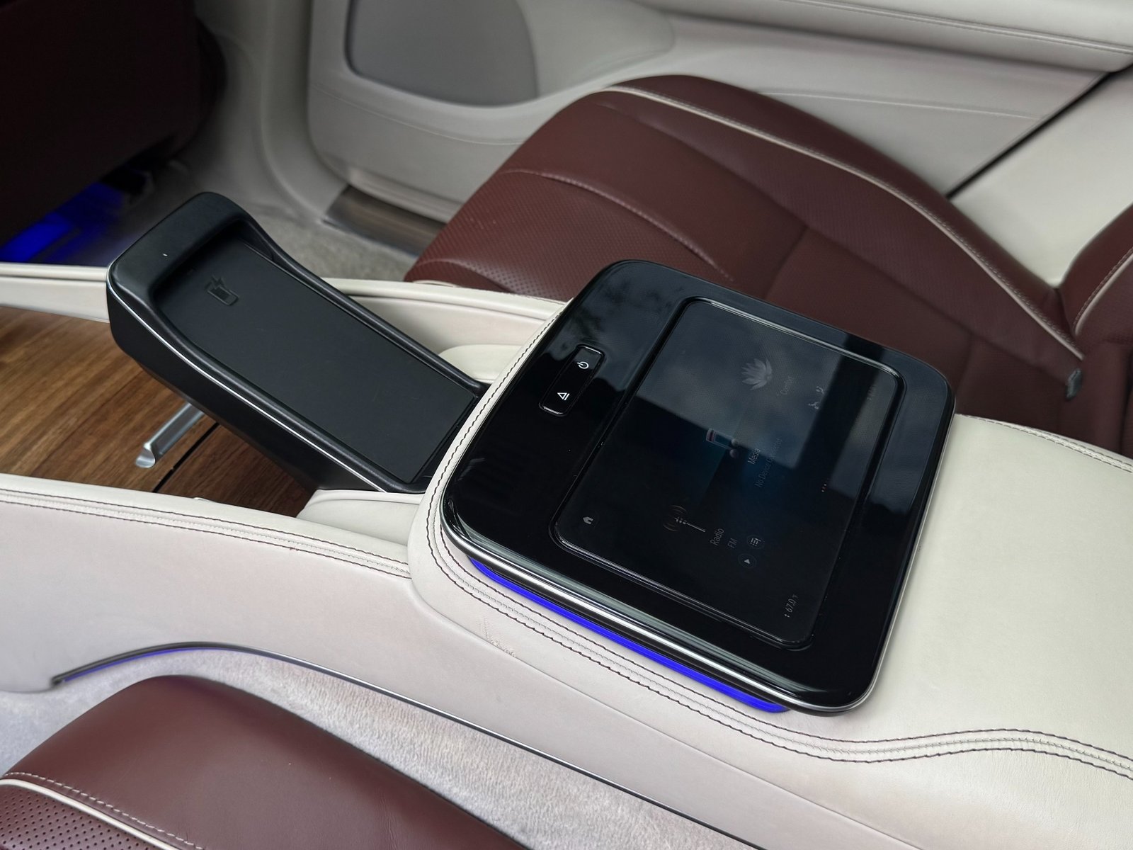 
								2023 Mercedes-Benz GLS 600 Maybach 4MATIC full									