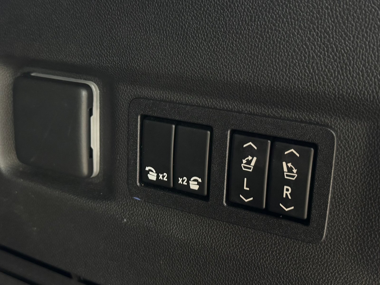 
								2022 GMC Yukon Denali full									