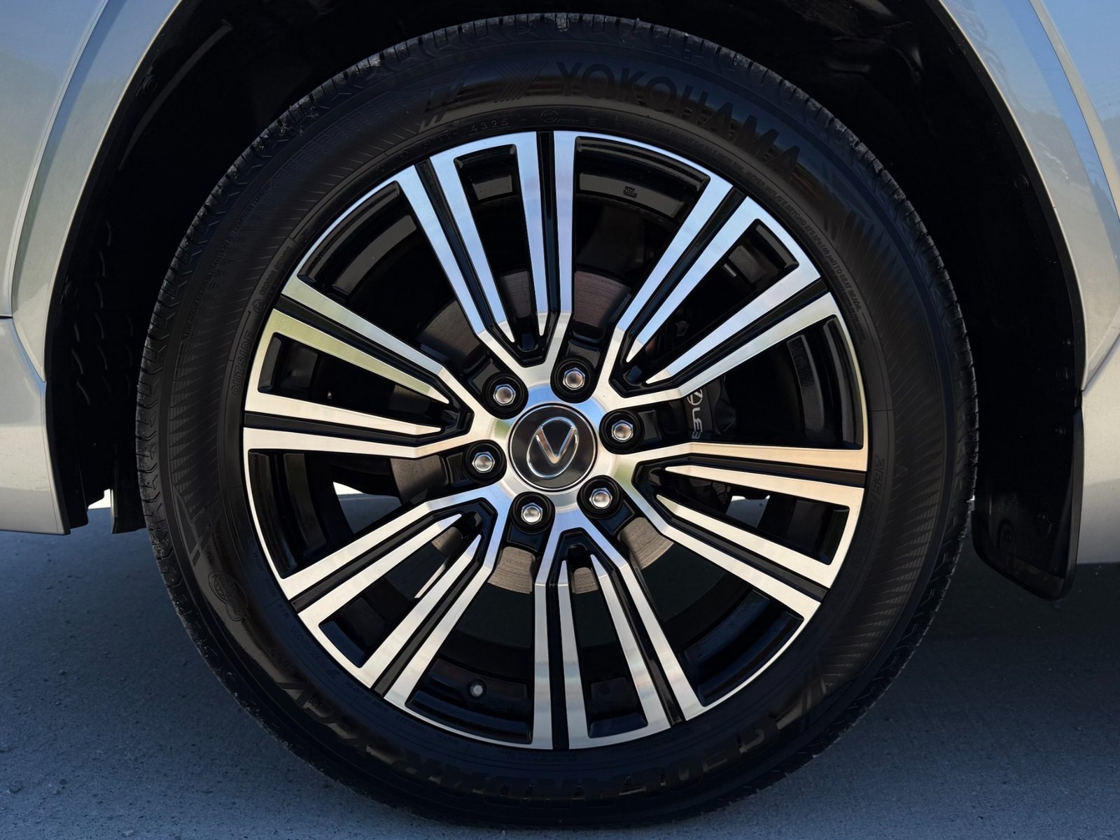 
								2023 Lexus LX 600 full									