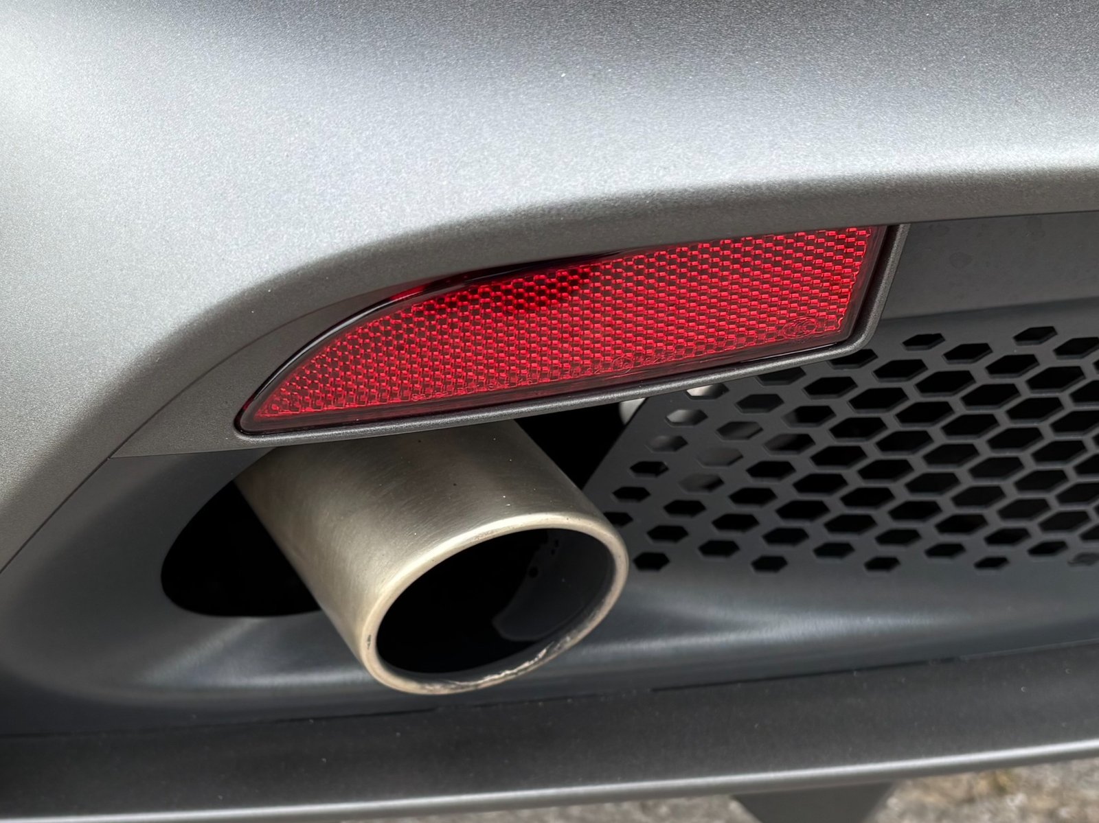 
								2020 Aston Martin Vantage full									