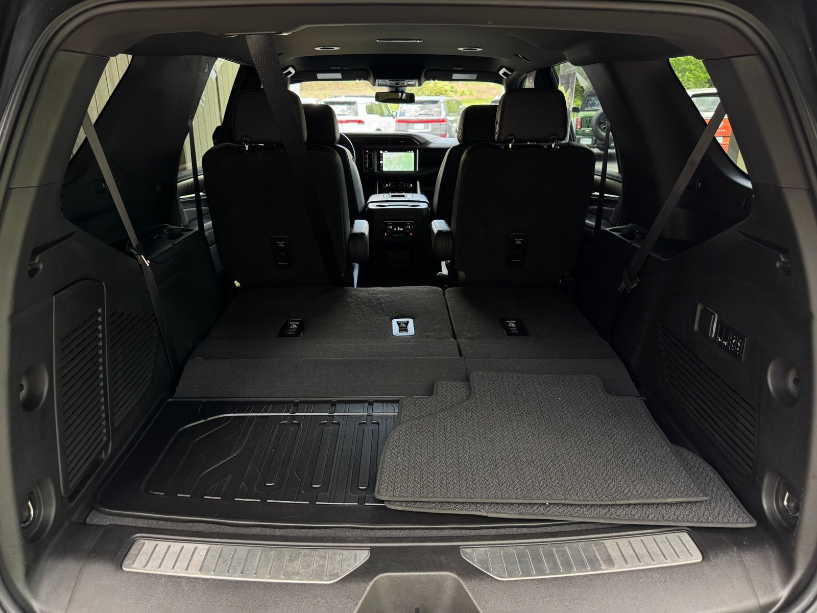 
								2022 GMC Yukon Denali full									