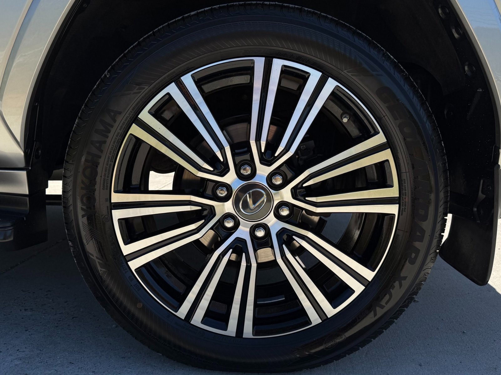 
								2023 Lexus LX 600 full									