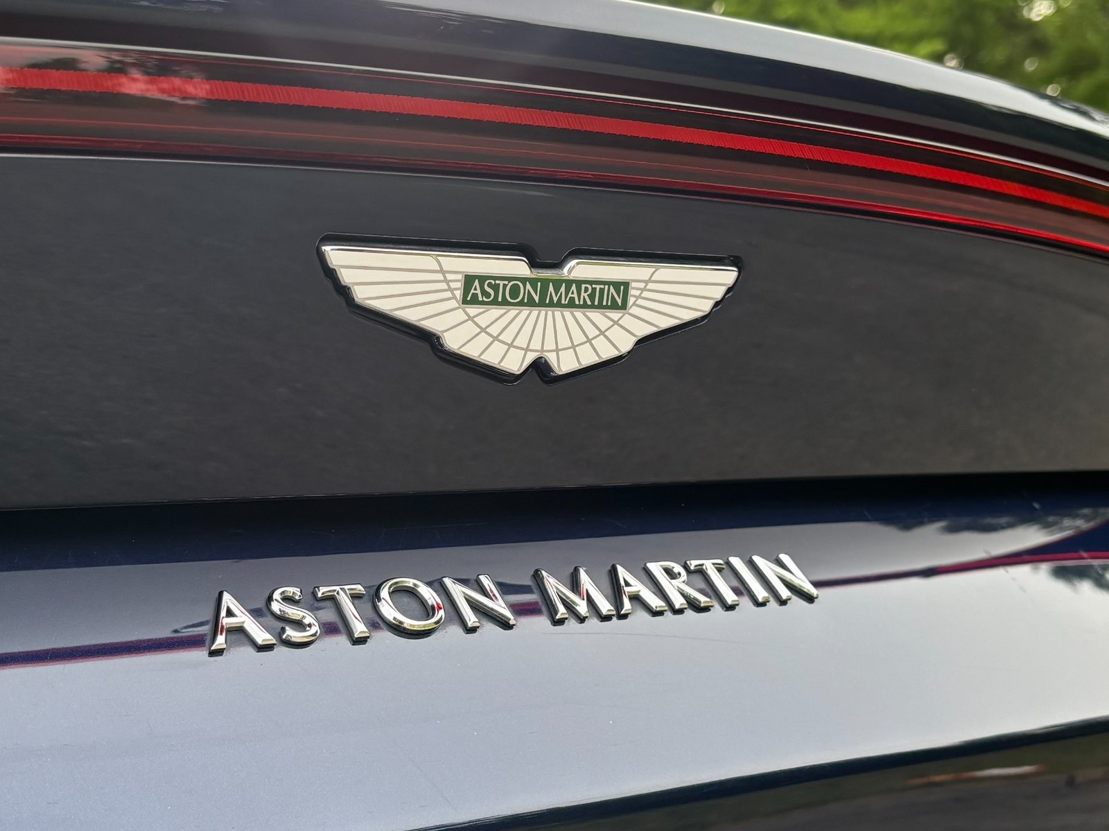 
								2020 Aston Martin Vantage full									