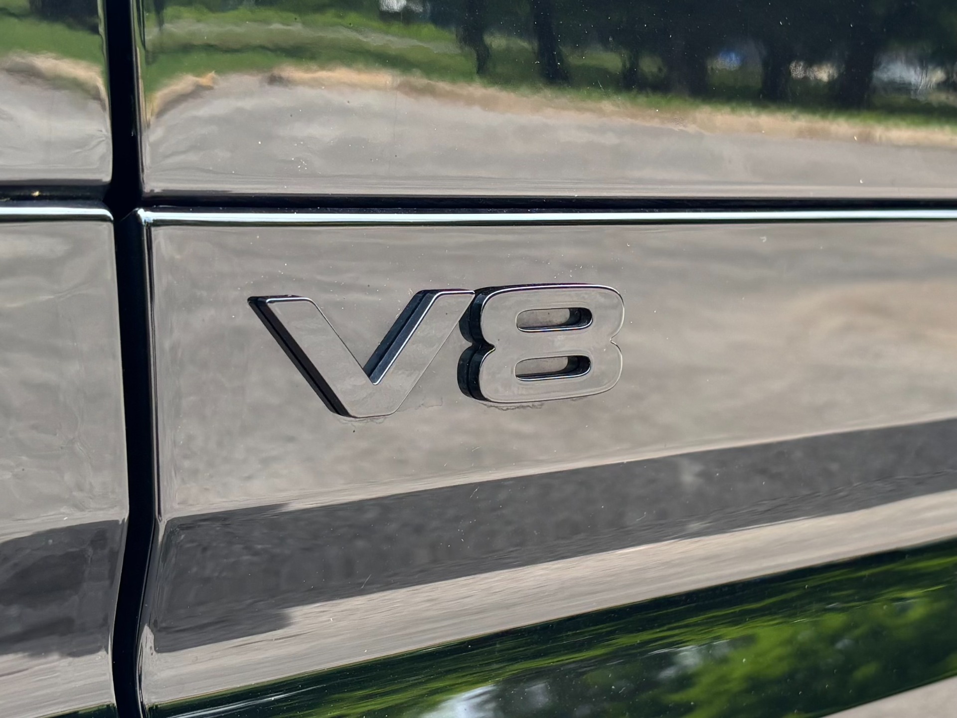 
								2025 Land Rover Defender full									