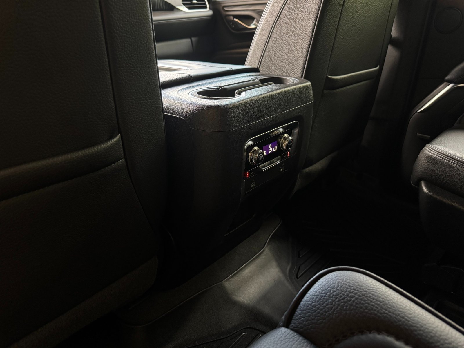 
								2022 GMC Yukon Denali full									