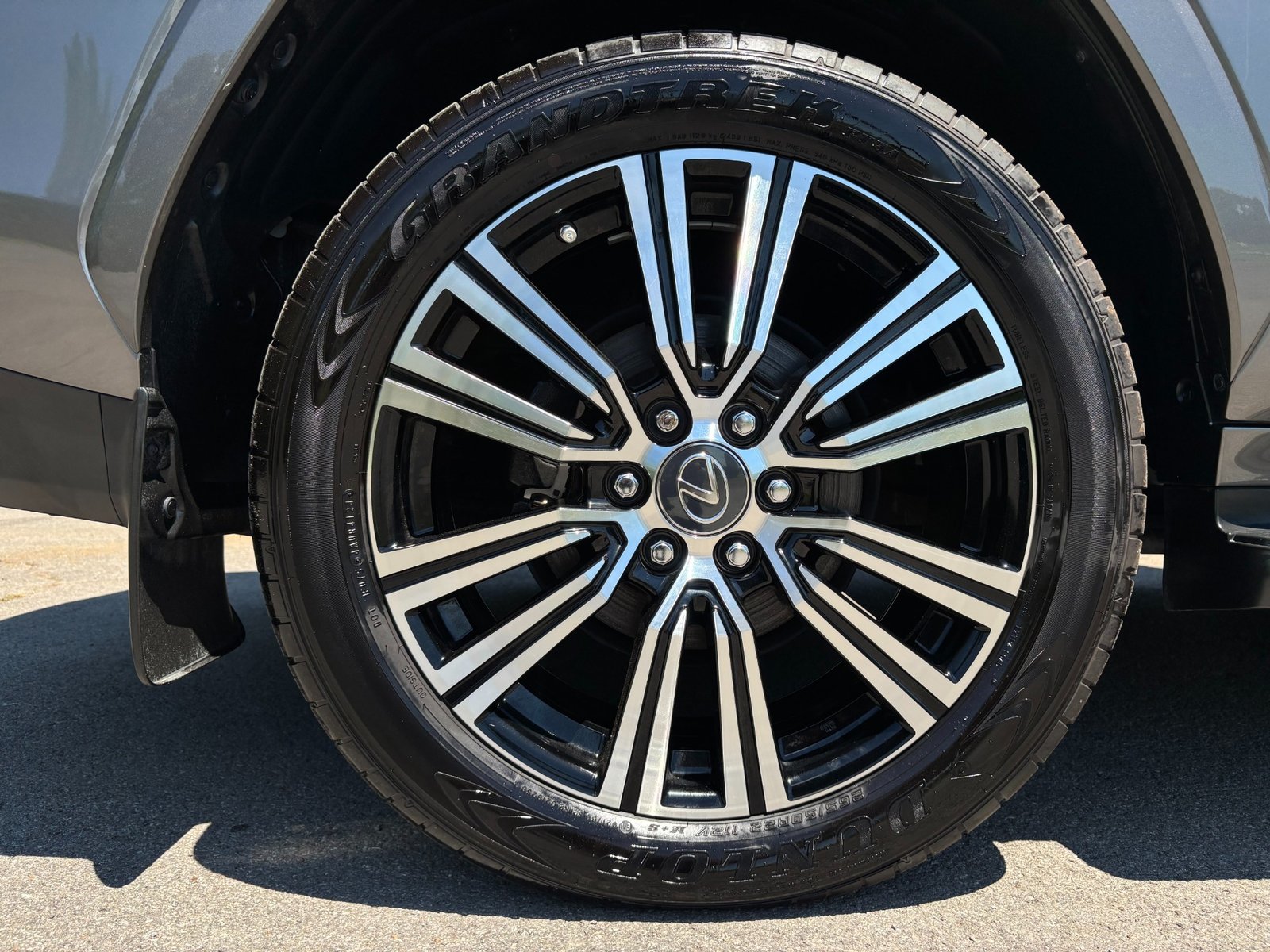 
								2022 Lexus LX 600 full									