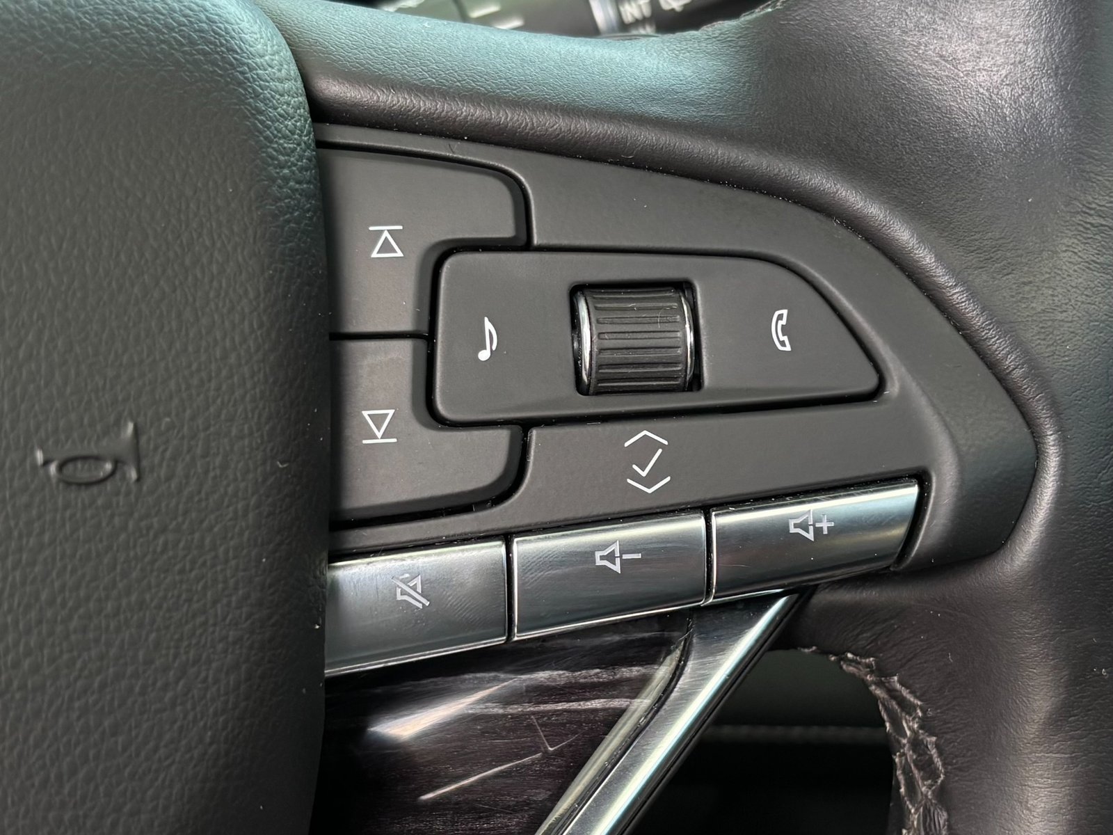 
								2022 Cadillac Escalade ESV full									