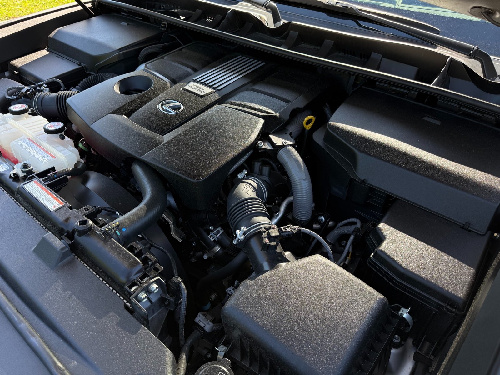 
								2023 Lexus LX 600 full									
