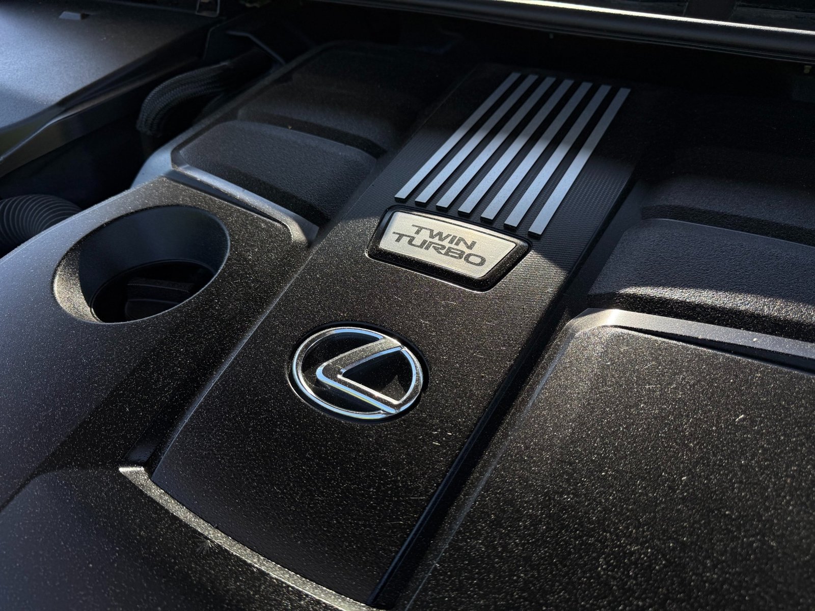 
								2023 Lexus LX 600 full									