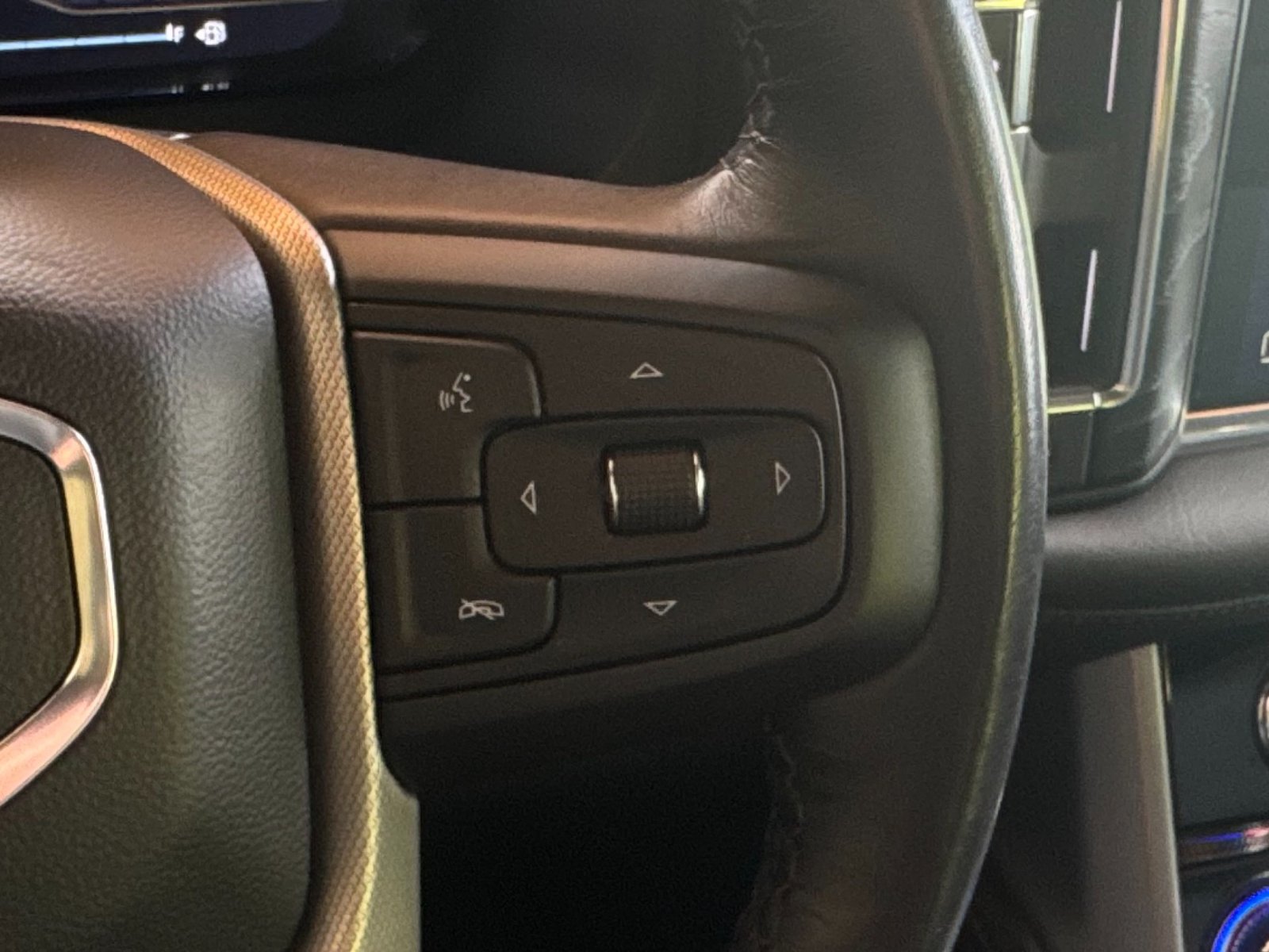 
								2022 GMC Yukon Denali full									