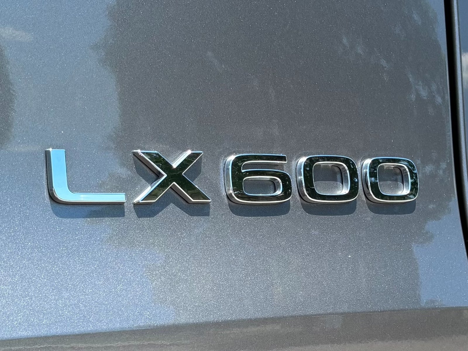 
								2022 Lexus LX 600 full									