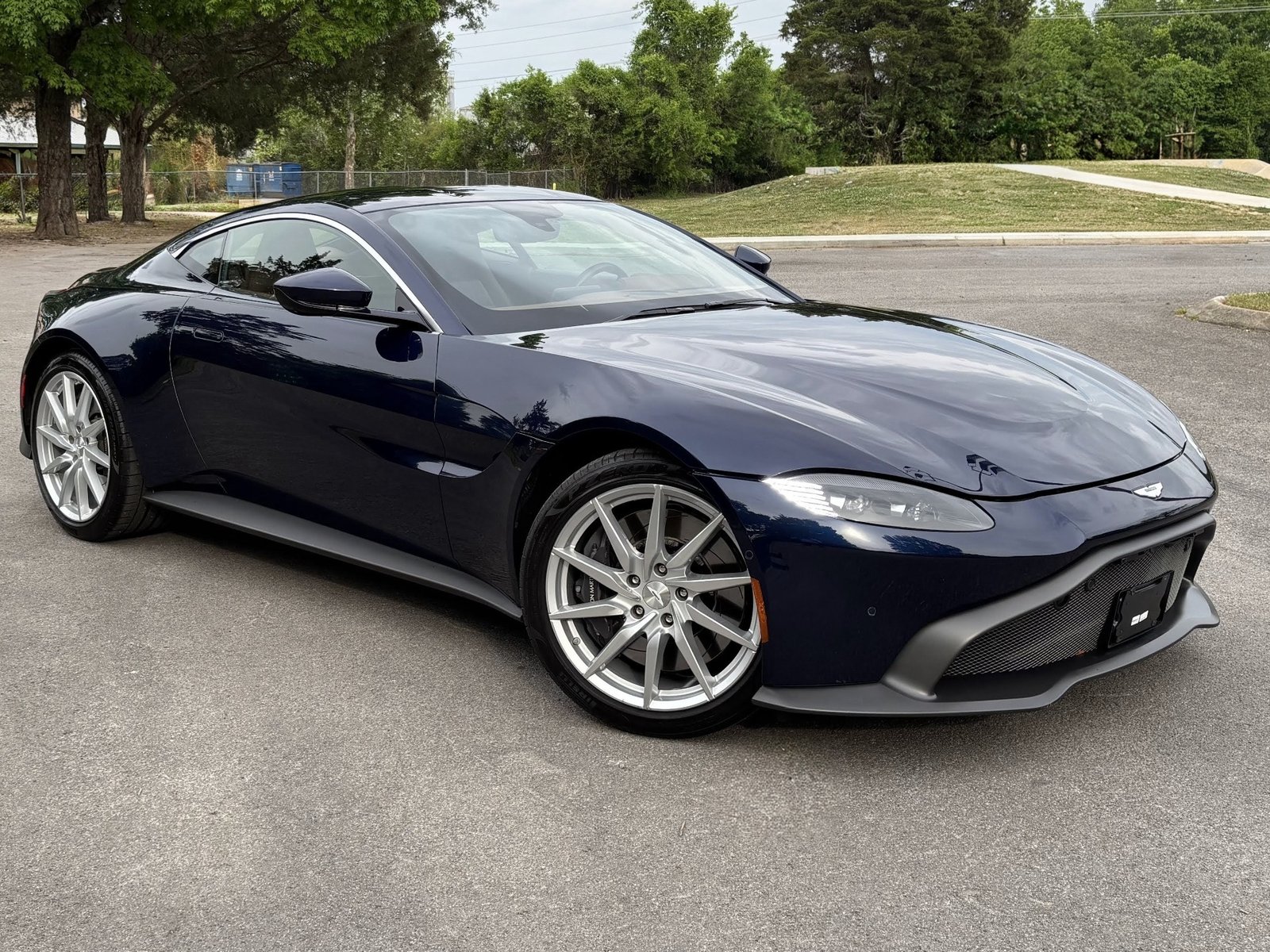 
								2020 Aston Martin Vantage full									