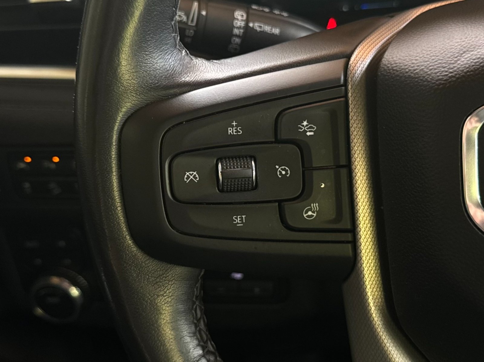 
								2022 GMC Yukon Denali full									