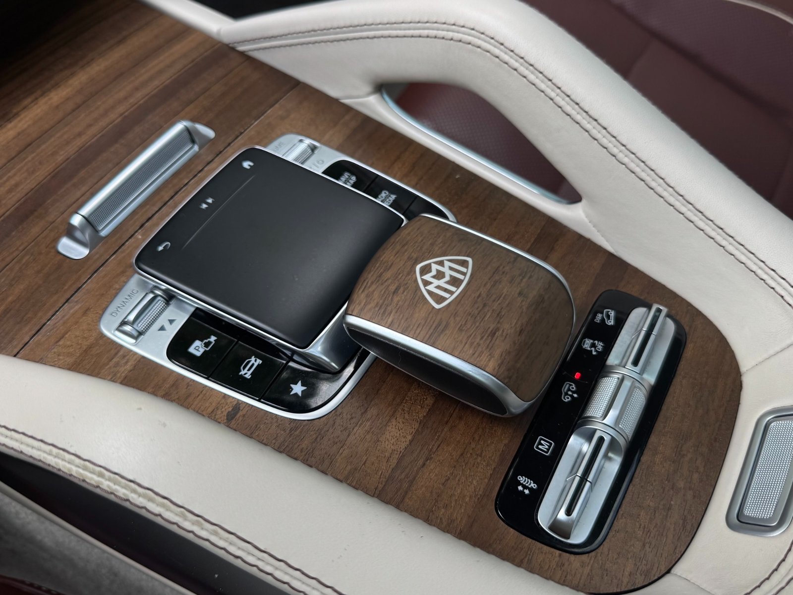 
								2023 Mercedes-Benz GLS 600 Maybach 4MATIC full									