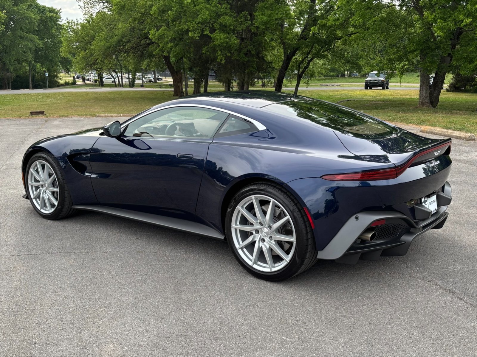 
								2020 Aston Martin Vantage full									