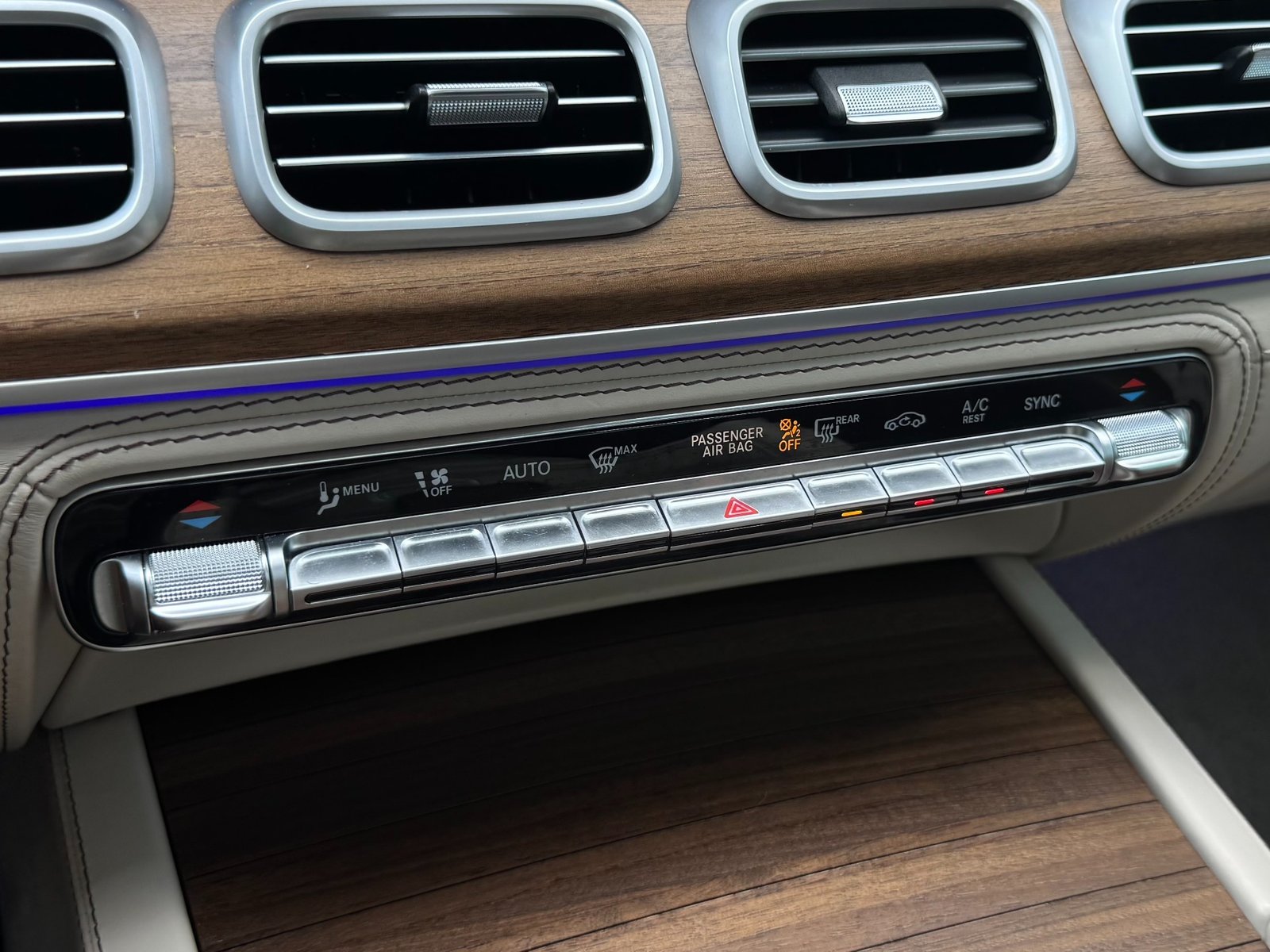 
								2023 Mercedes-Benz GLS 600 Maybach 4MATIC full									
