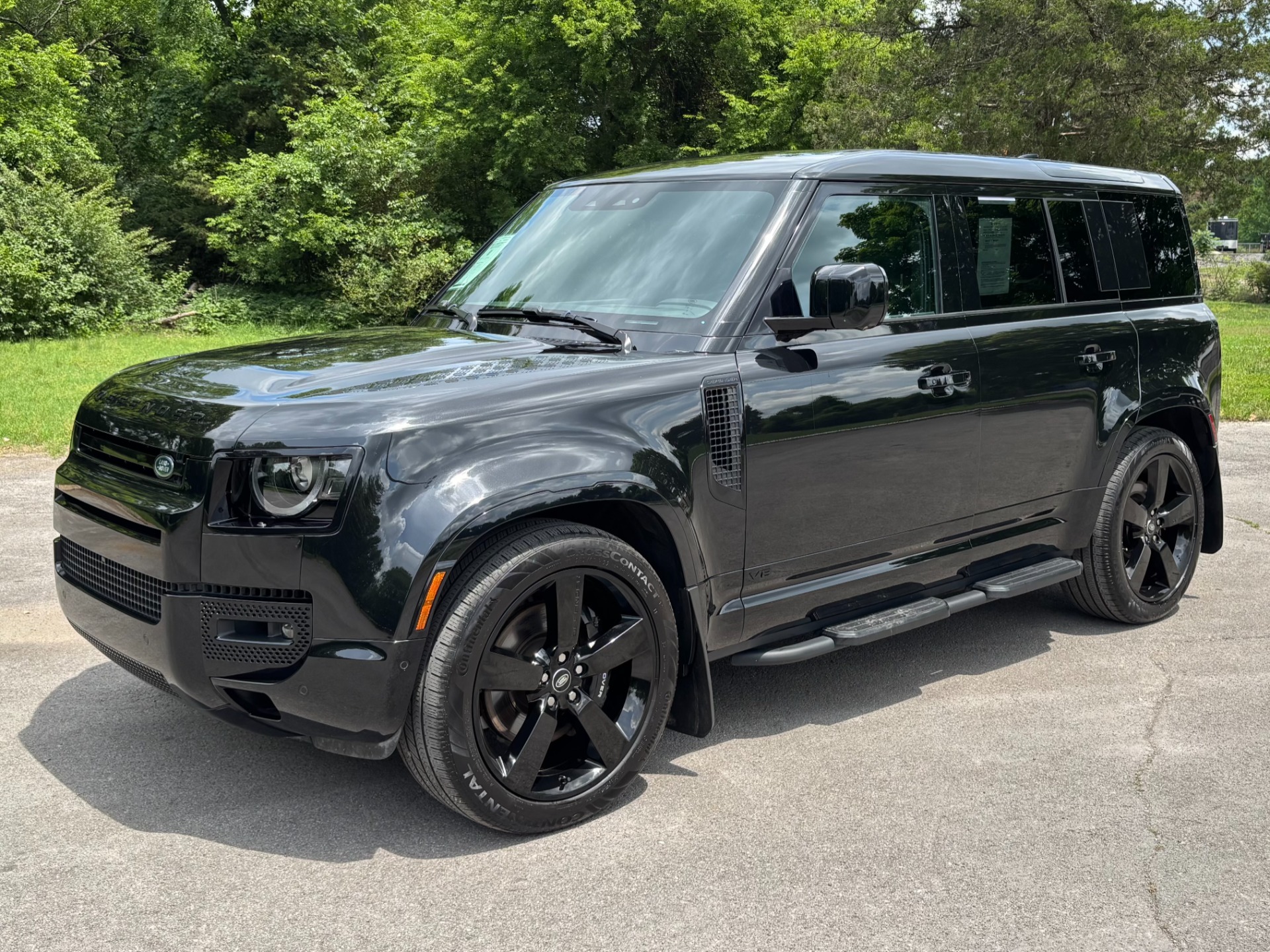 
								2025 Land Rover Defender full									