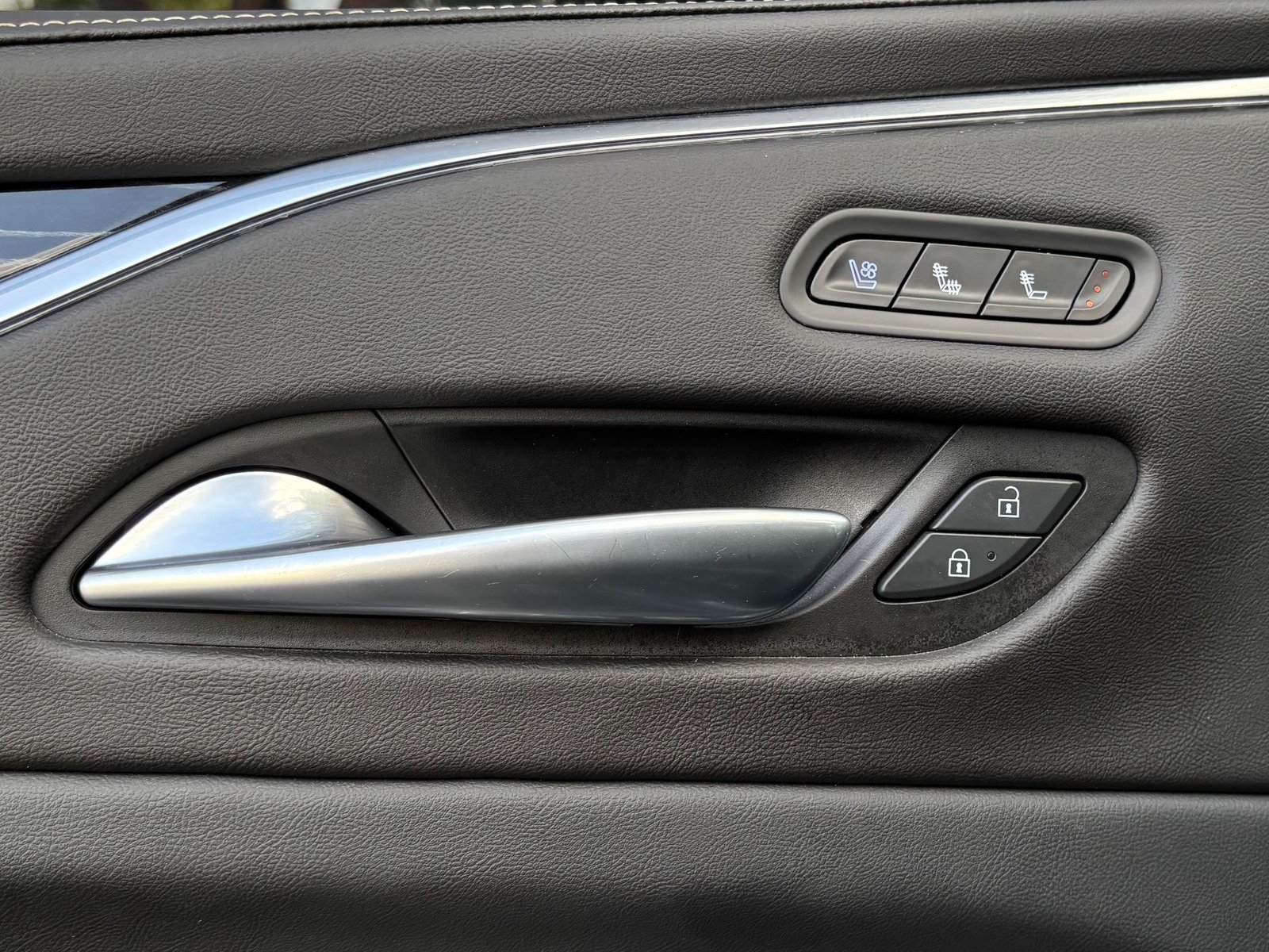 
								2022 Cadillac Escalade ESV full									