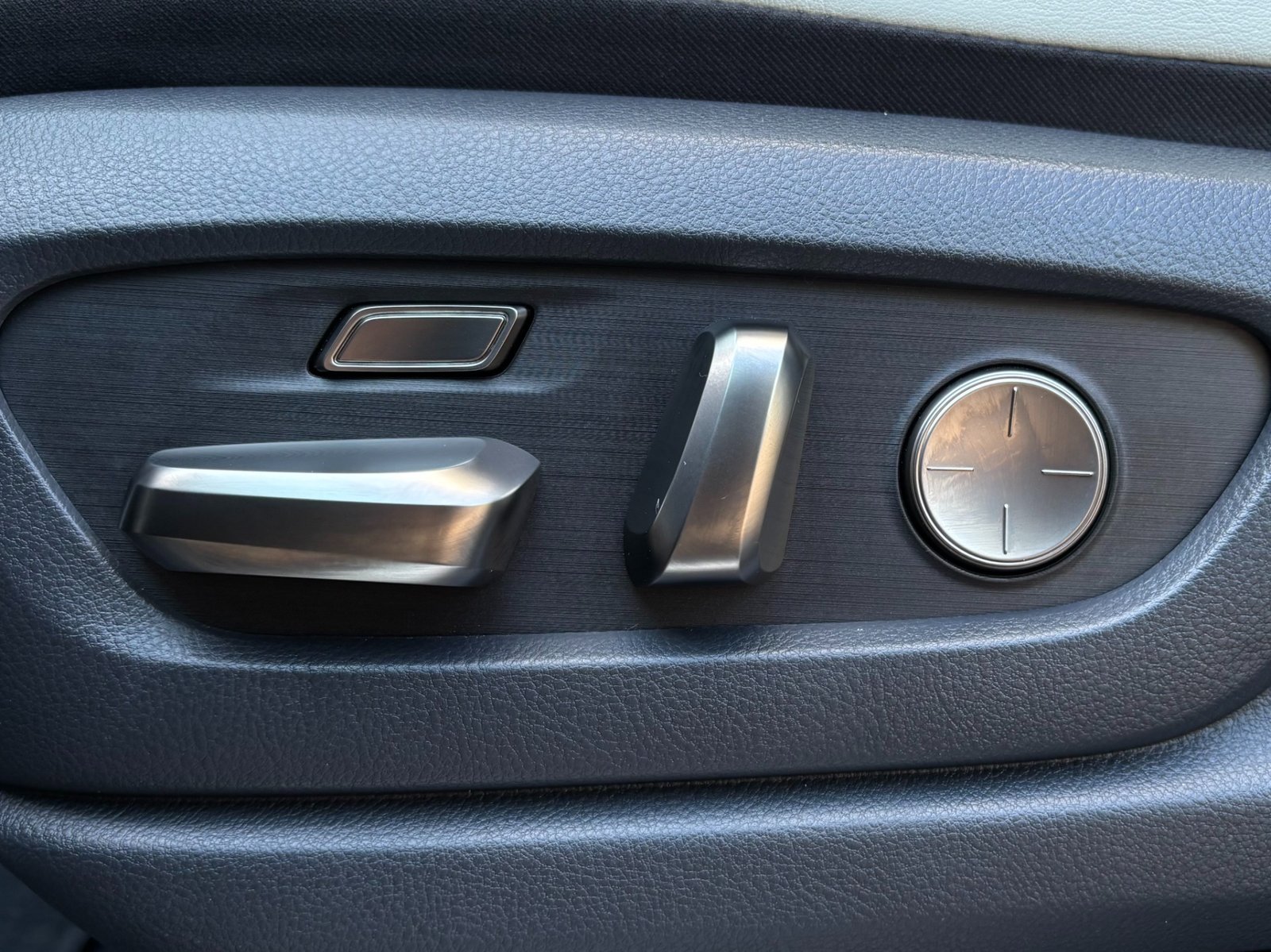 
								2022 Lexus LX 600 full									