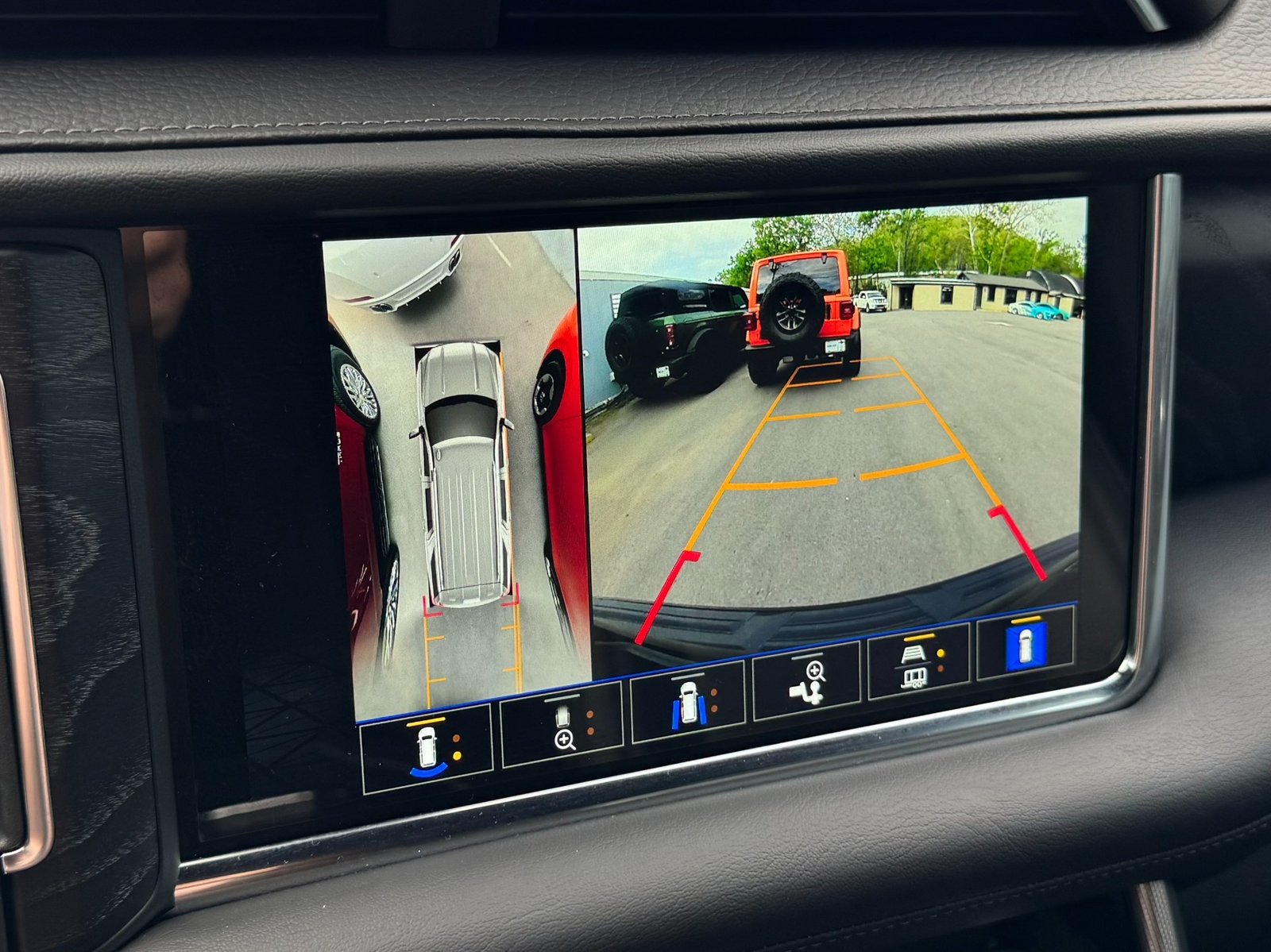 
								2022 GMC Yukon Denali full									
