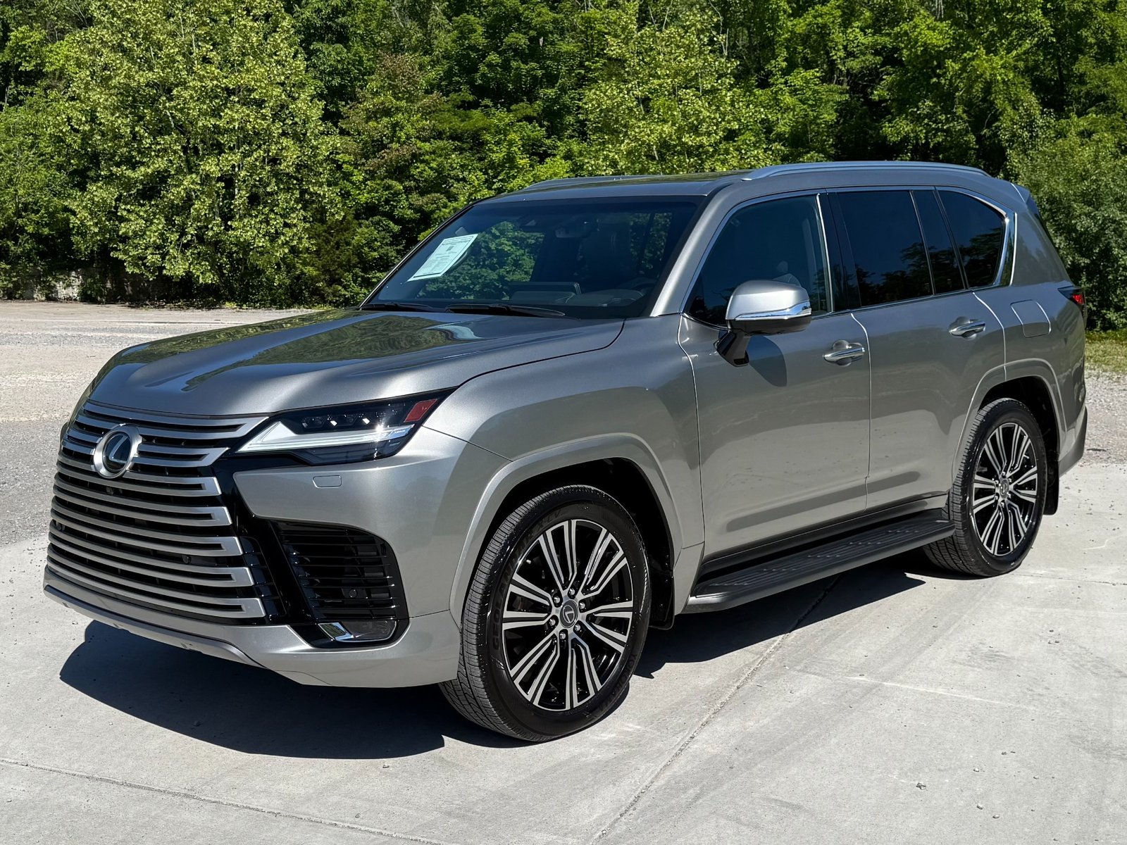
								2023 Lexus LX 600 full									