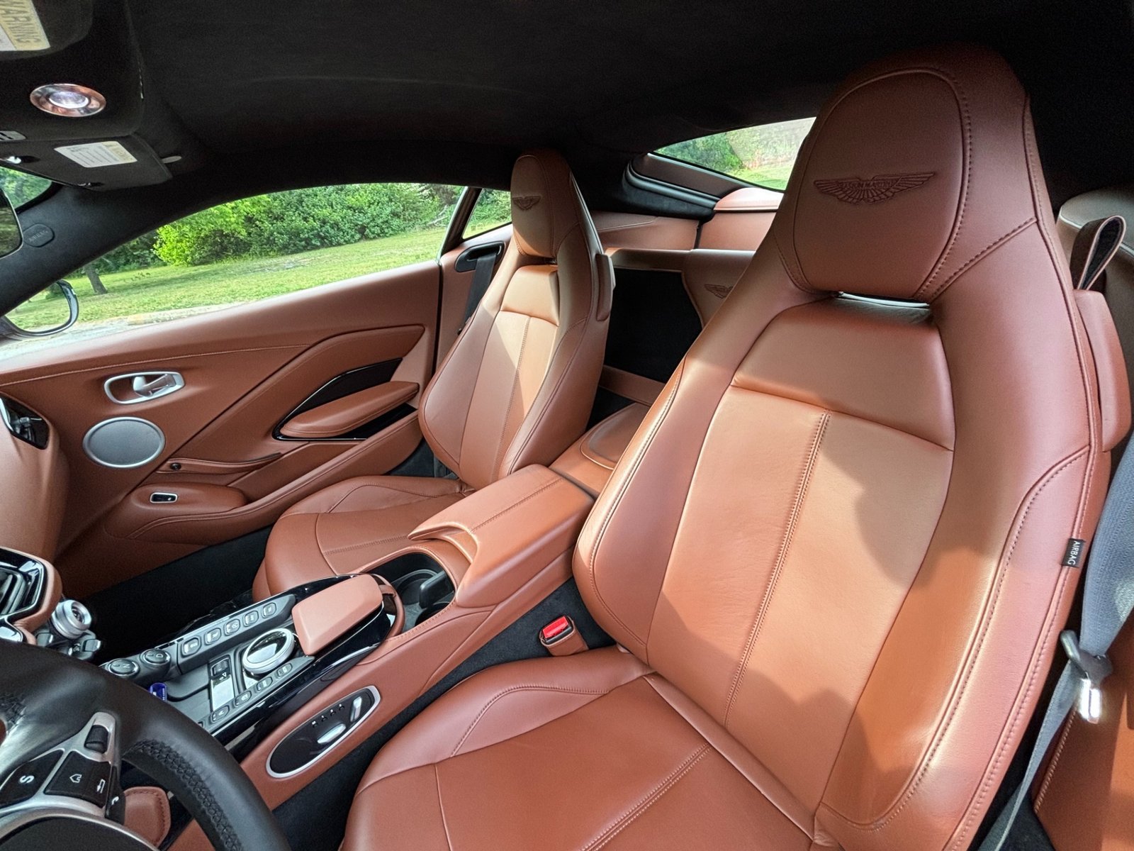
								2020 Aston Martin Vantage full									