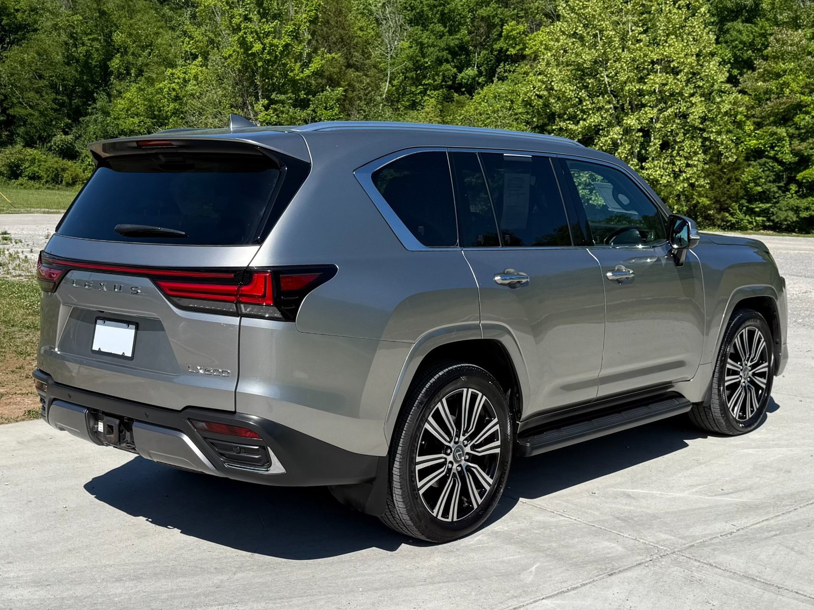 
								2023 Lexus LX 600 full									