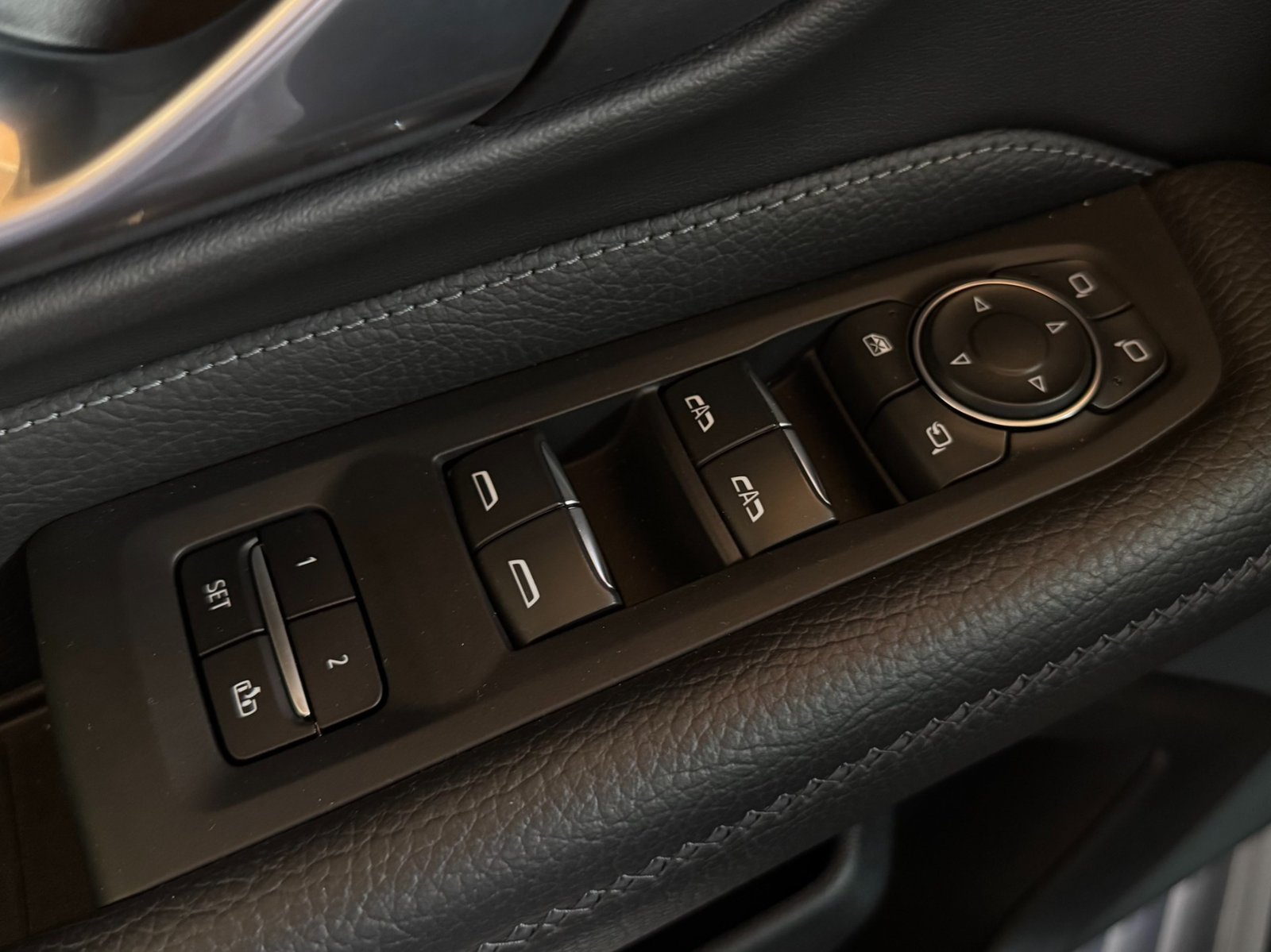 
								2022 GMC Yukon Denali full									