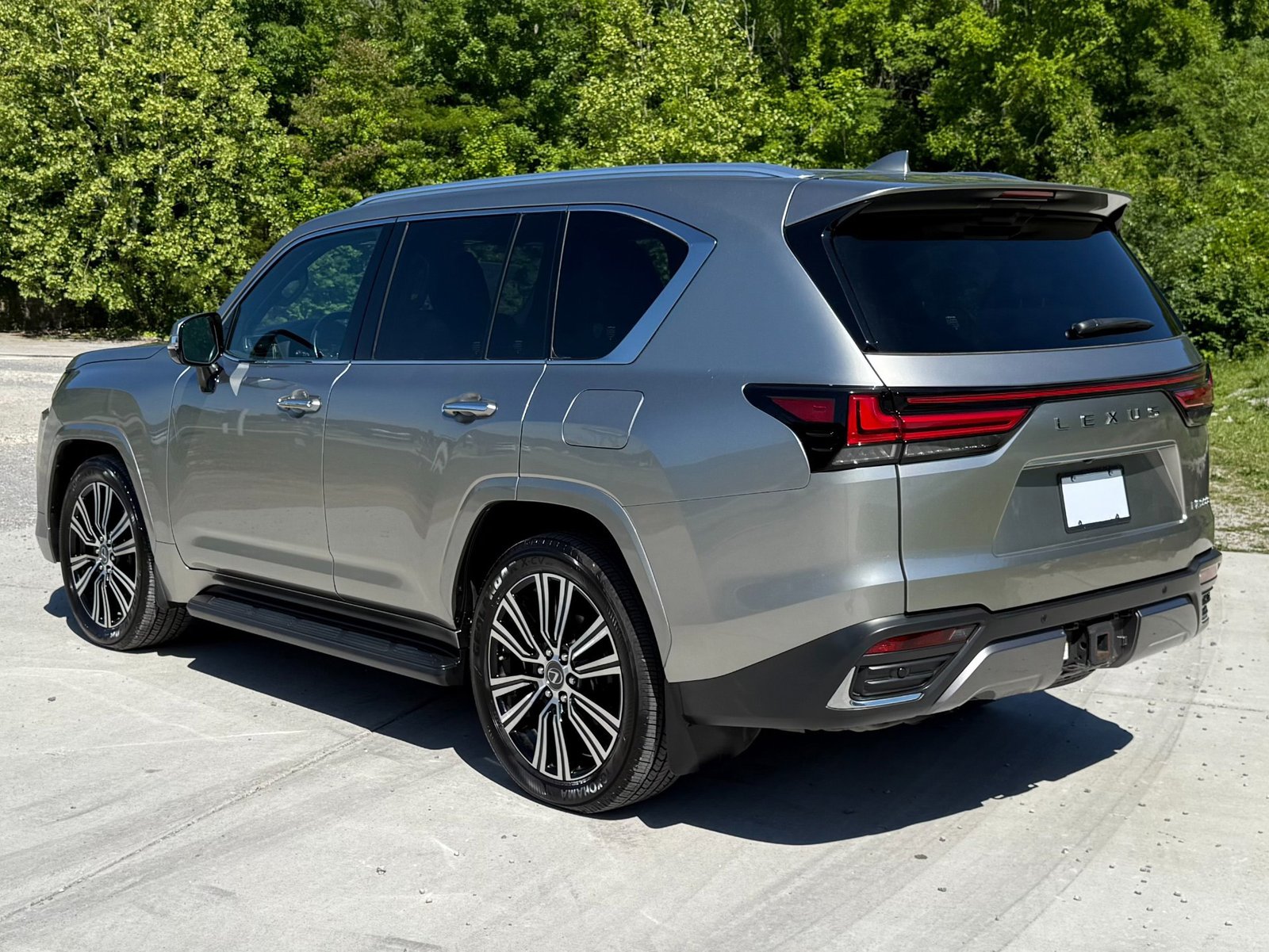 
								2023 Lexus LX 600 full									