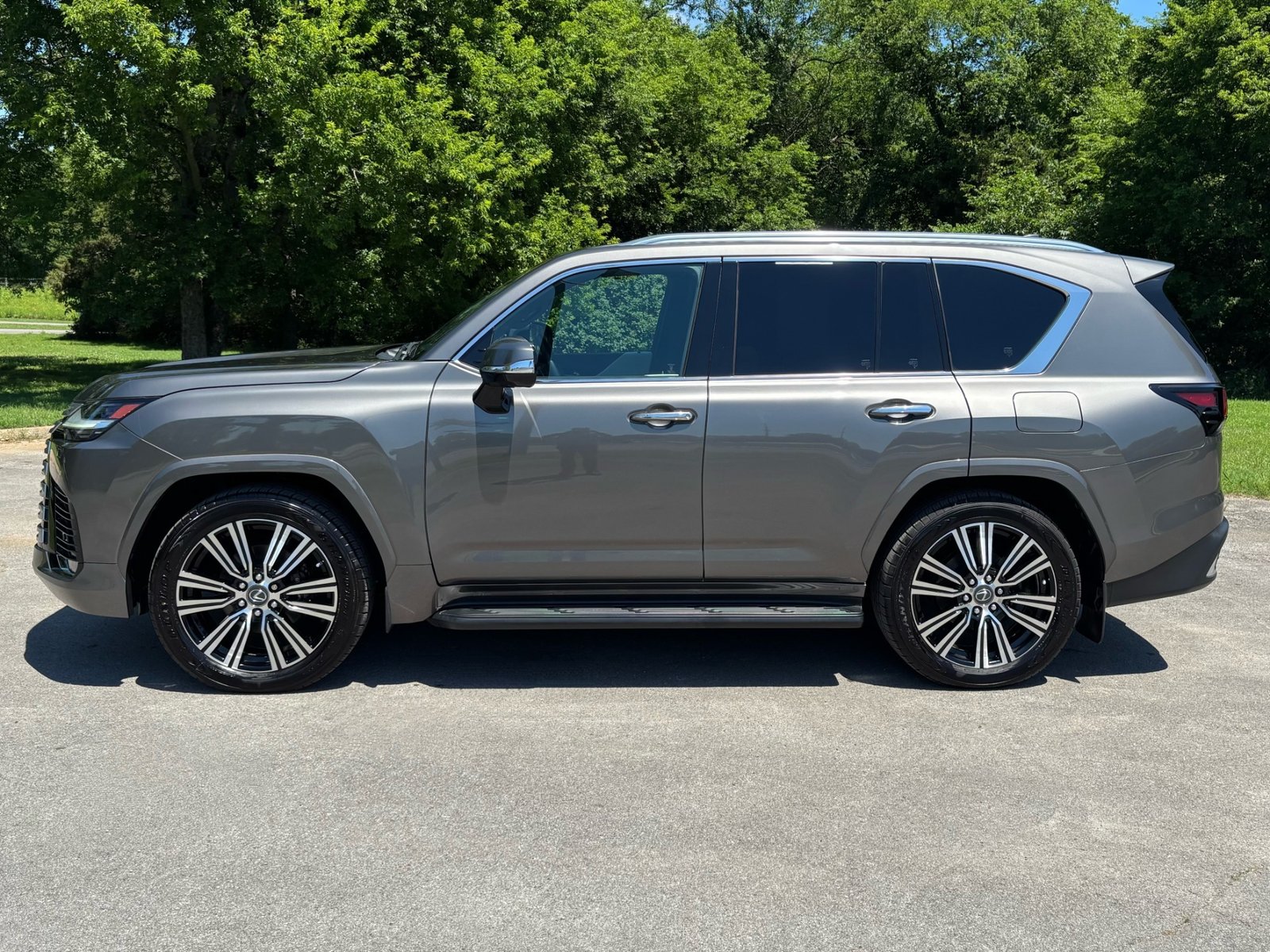
								2022 Lexus LX 600 full									