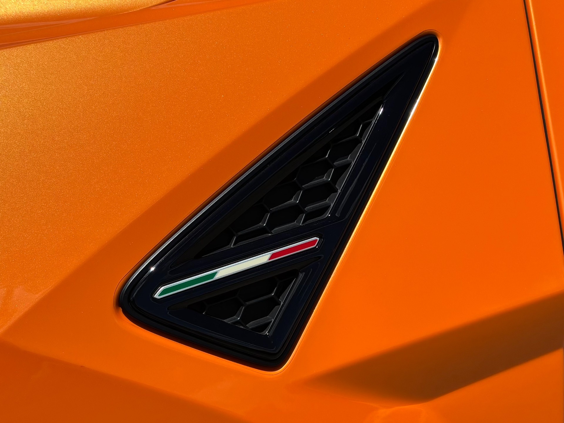 
								2021 Lamborghini Urus full									