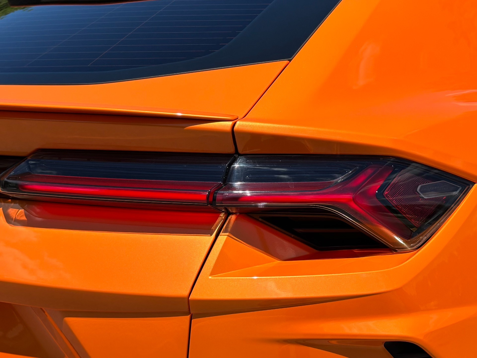 
								2021 Lamborghini Urus full									