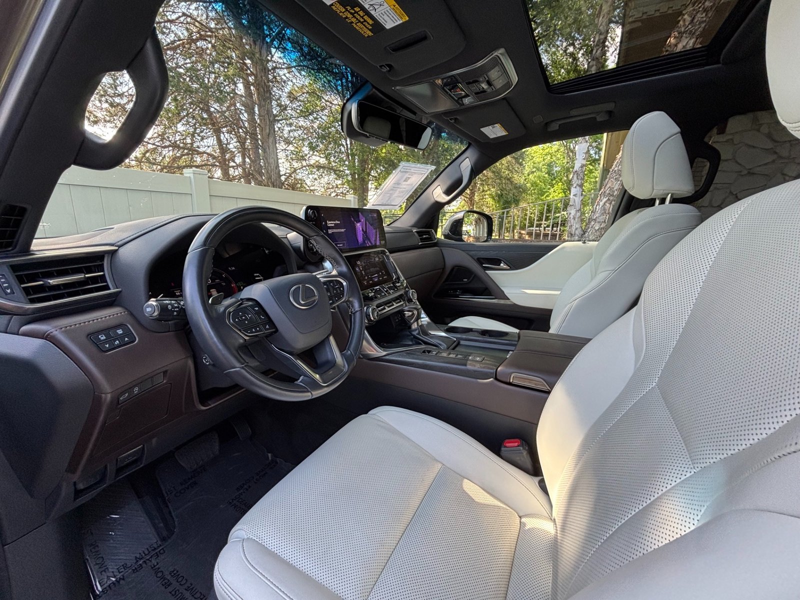 
								2022 Lexus LX 600 full									