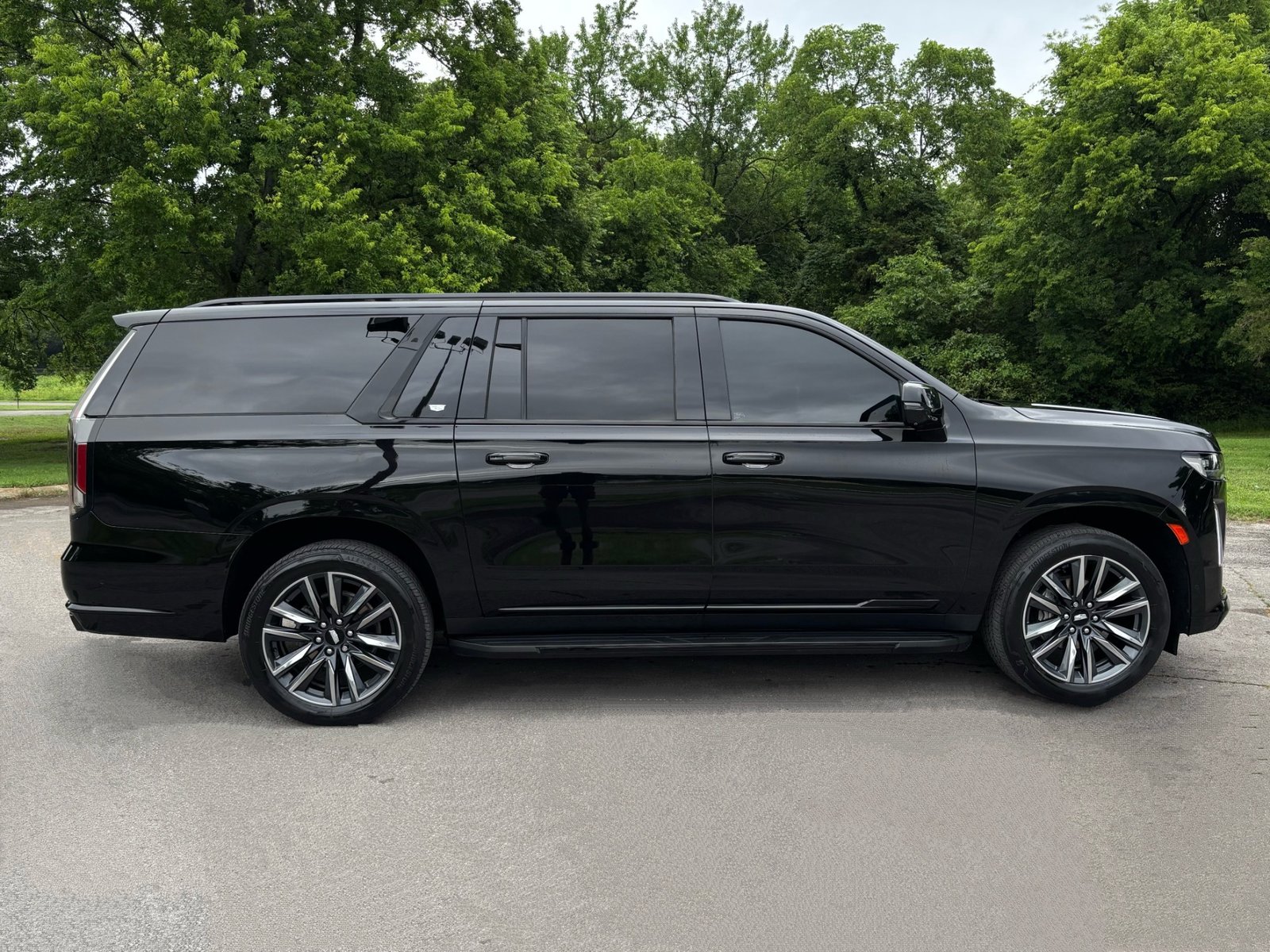 
								2022 Cadillac Escalade ESV full									