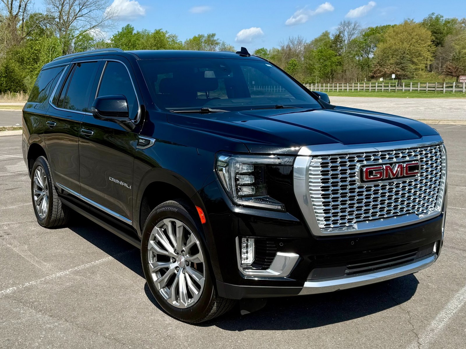 
								2022 GMC Yukon Denali full									