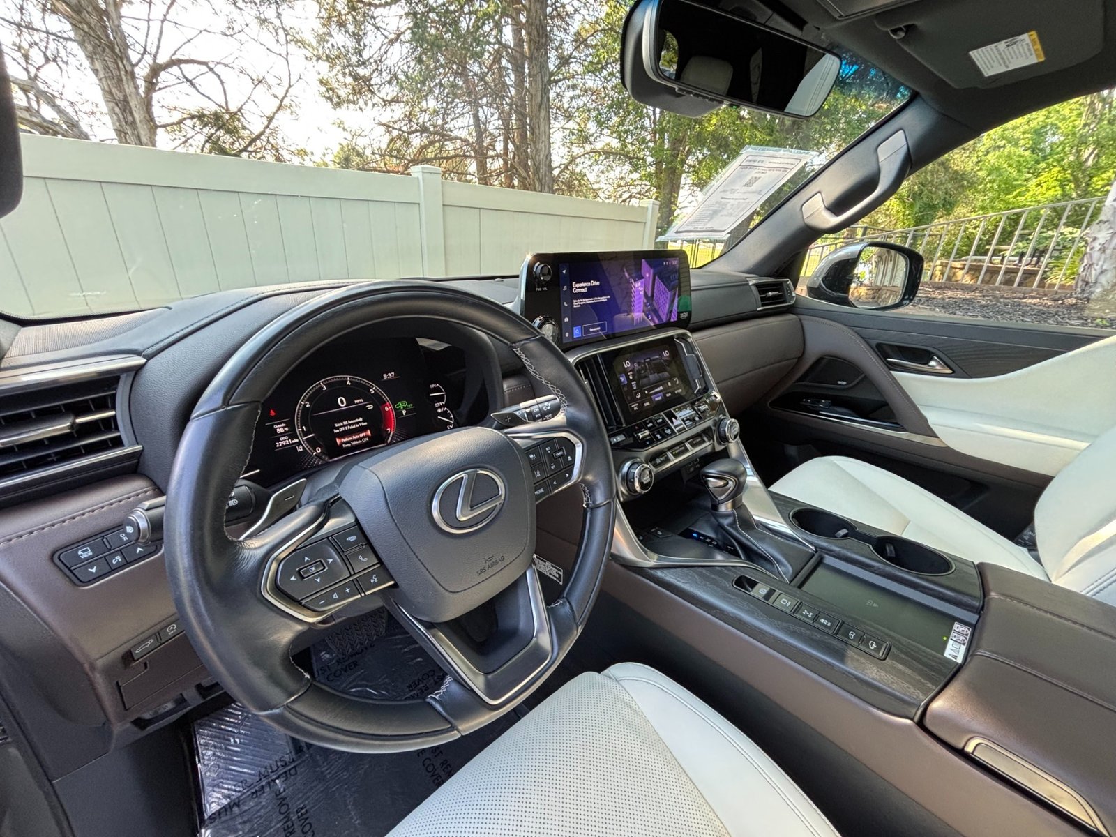 
								2022 Lexus LX 600 full									