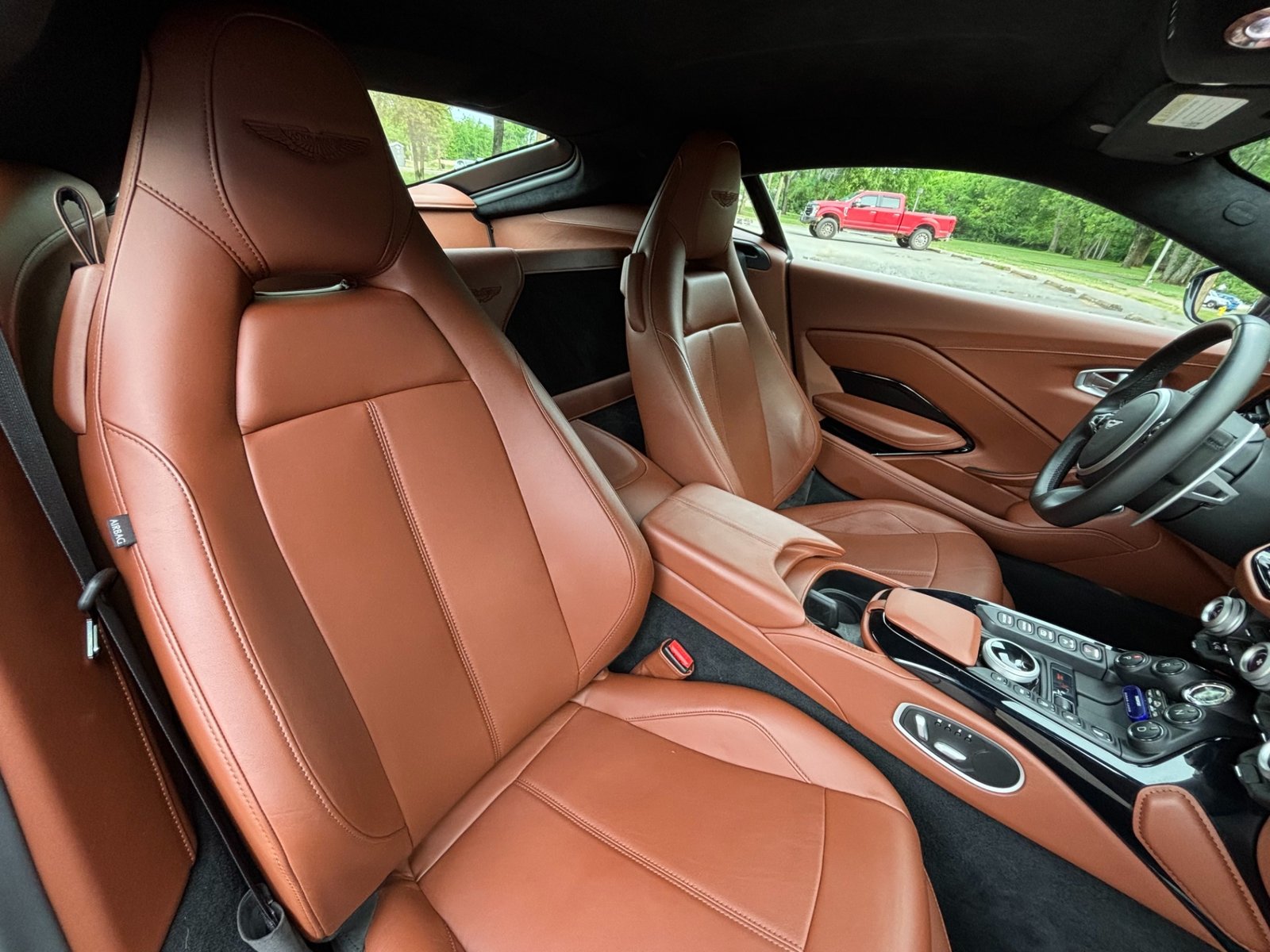 
								2020 Aston Martin Vantage full									