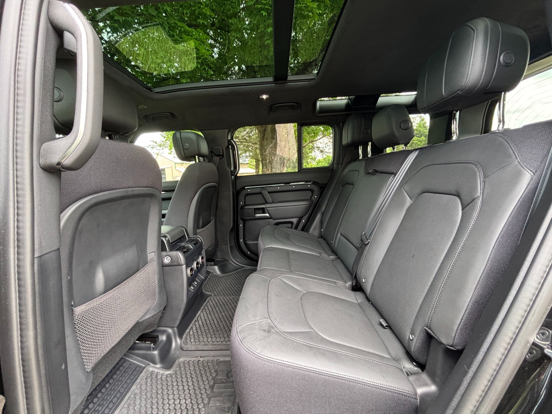 
								2025 Land Rover Defender full									