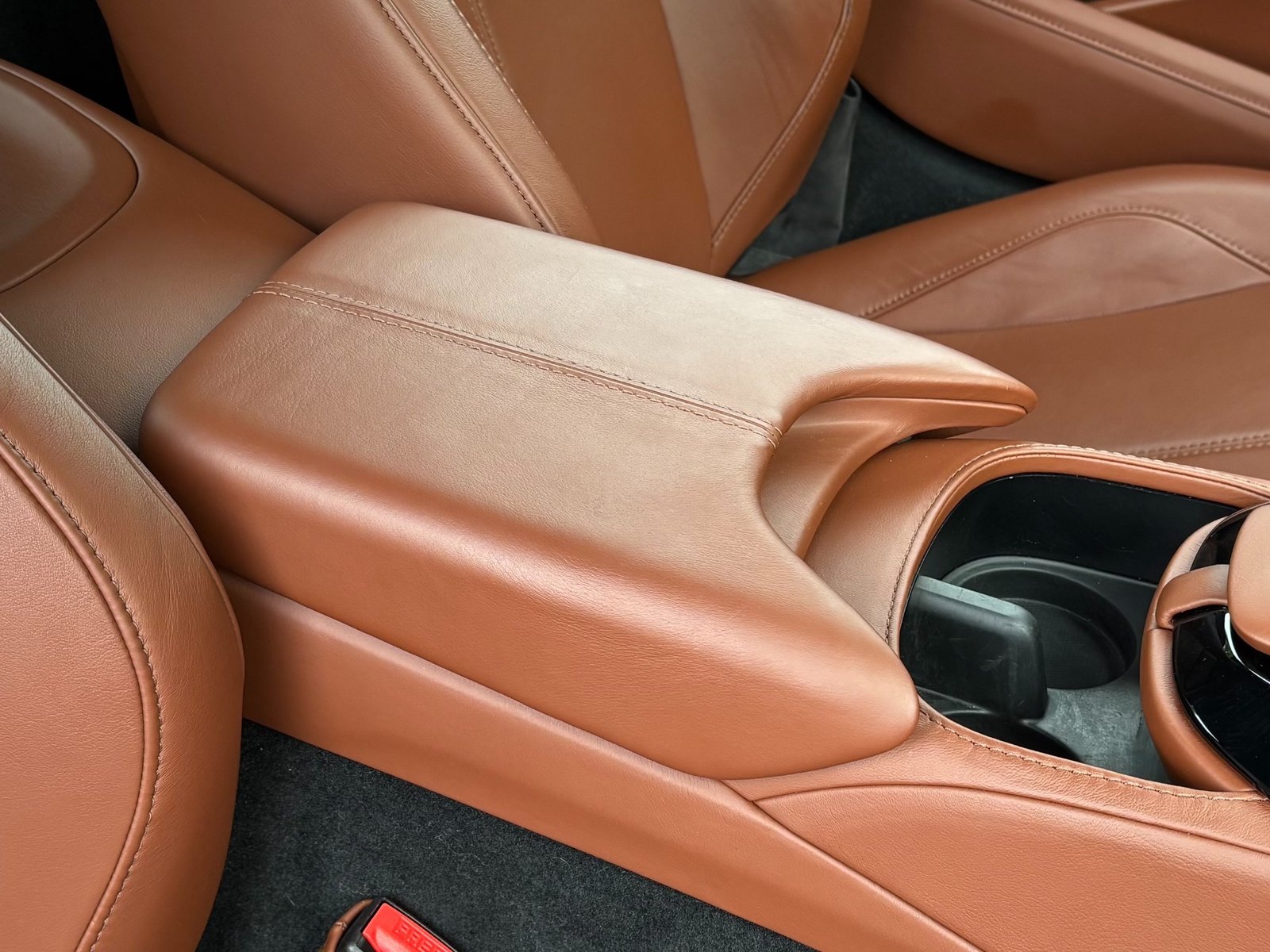 
								2020 Aston Martin Vantage full									